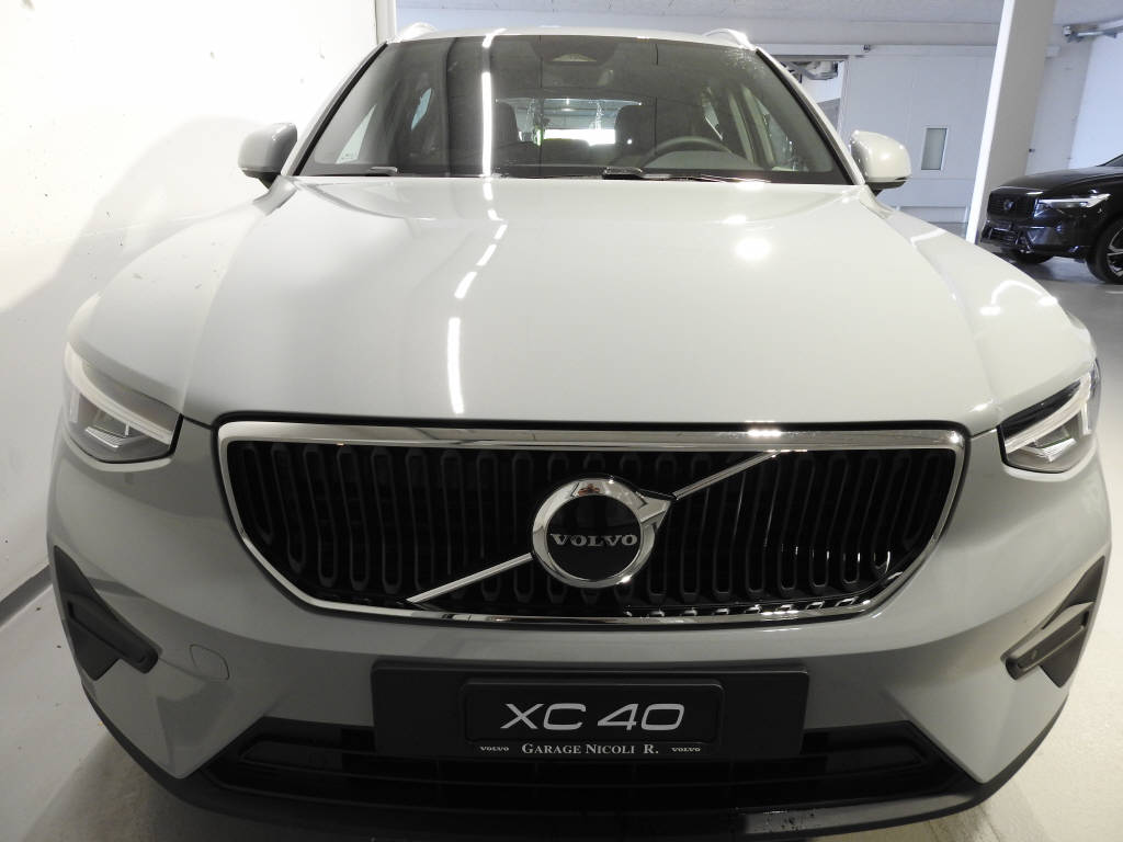 VOLVO XC40 2.0 B3 MH Core-image-1