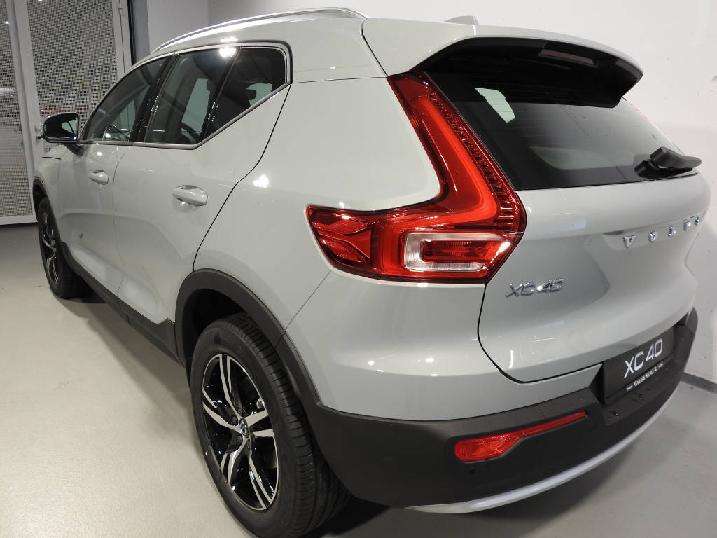 VOLVO XC40 2.0 B3 MH Core-image-3