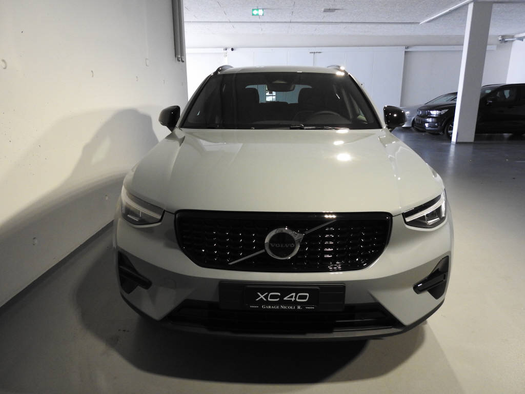 VOLVO XC40 2.0 B3 MH Core-image-1