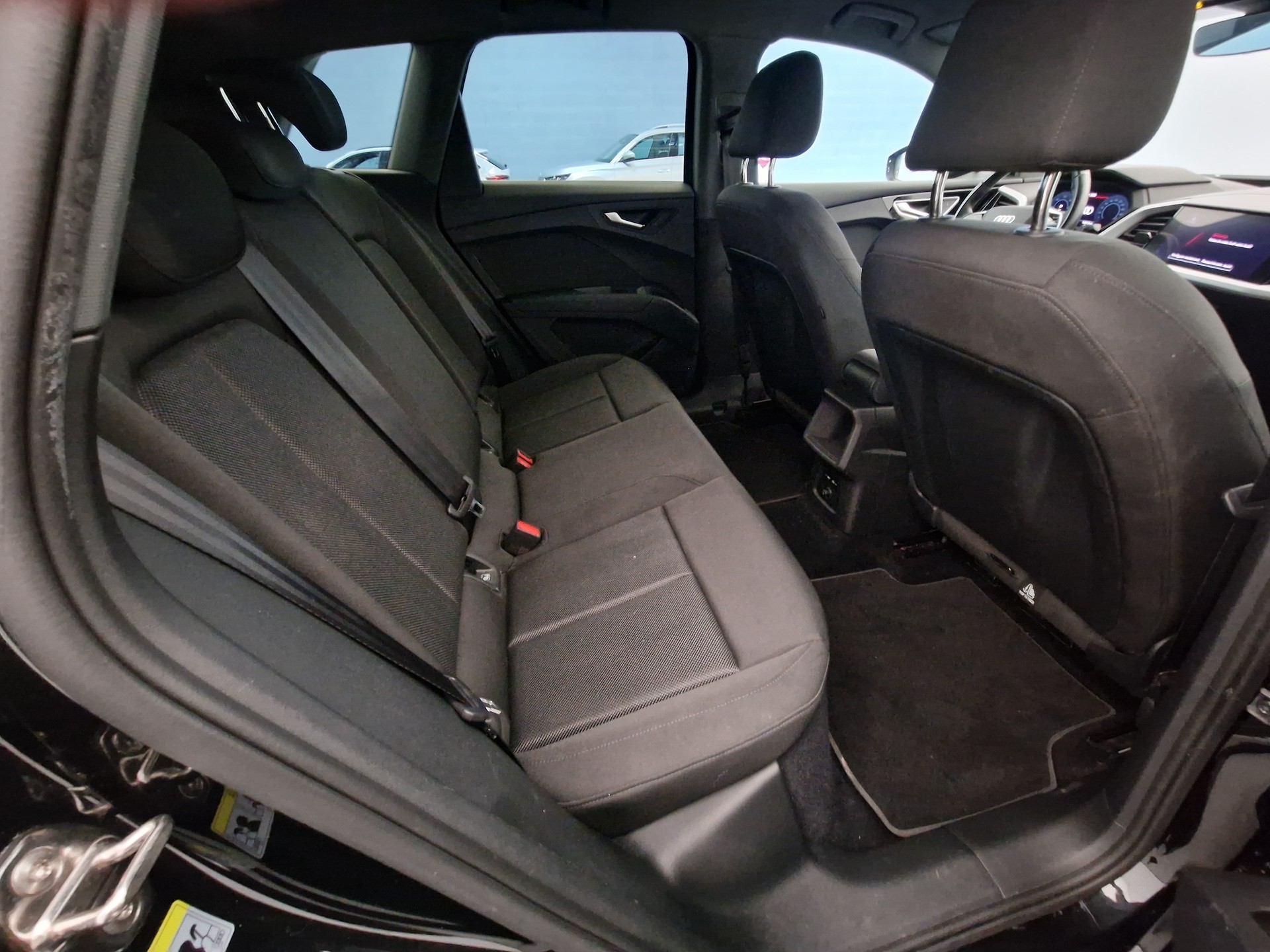 AUDI Q4 e-tron 40-image-12