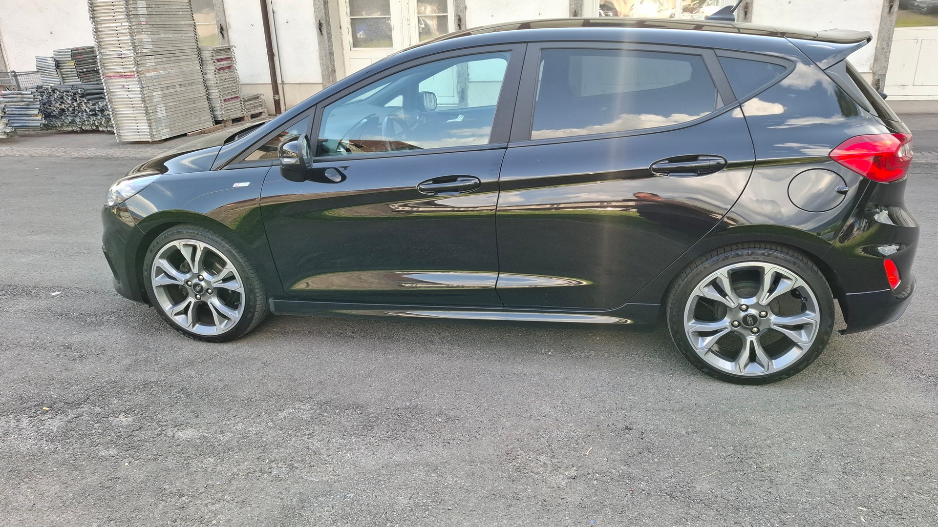 FORD FIESTA-image-1