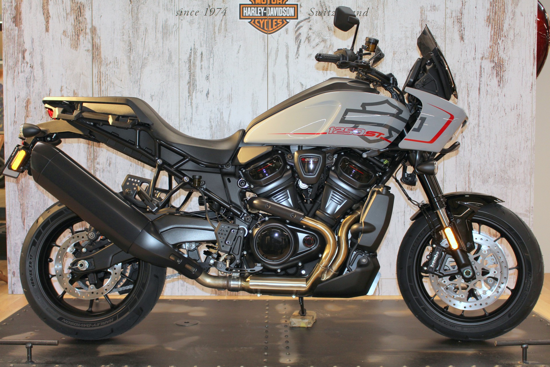 HARLEY-DAVIDSON RA1250ST Pan America ST-showroom-element-1