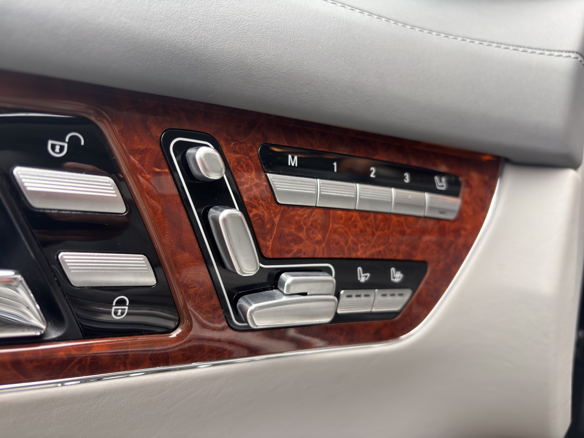 MERCEDES-BENZ CL 65 AMG Automatic-image-10