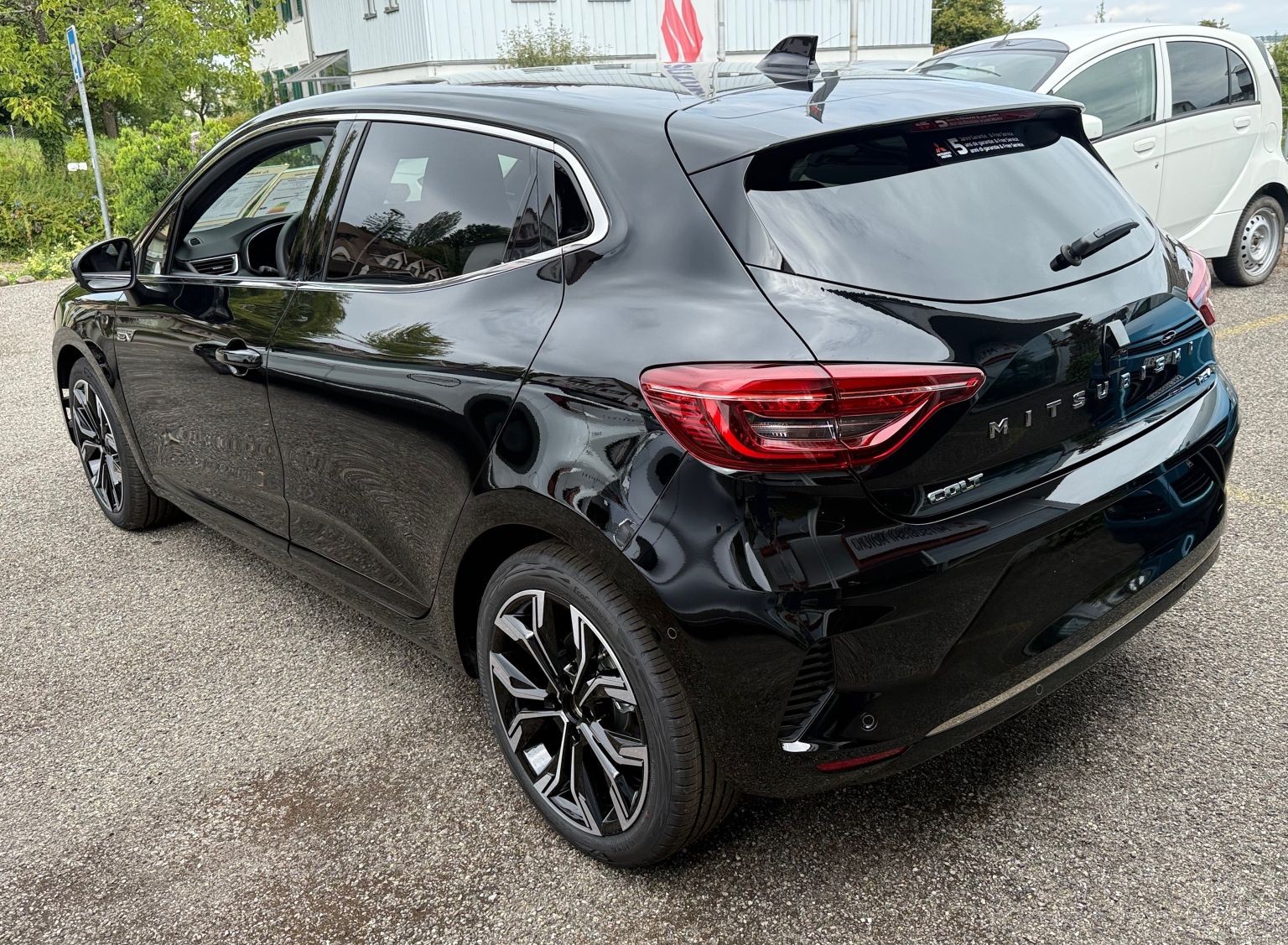 MITSUBISHI Colt 1.6 HEV Instyle-image-4