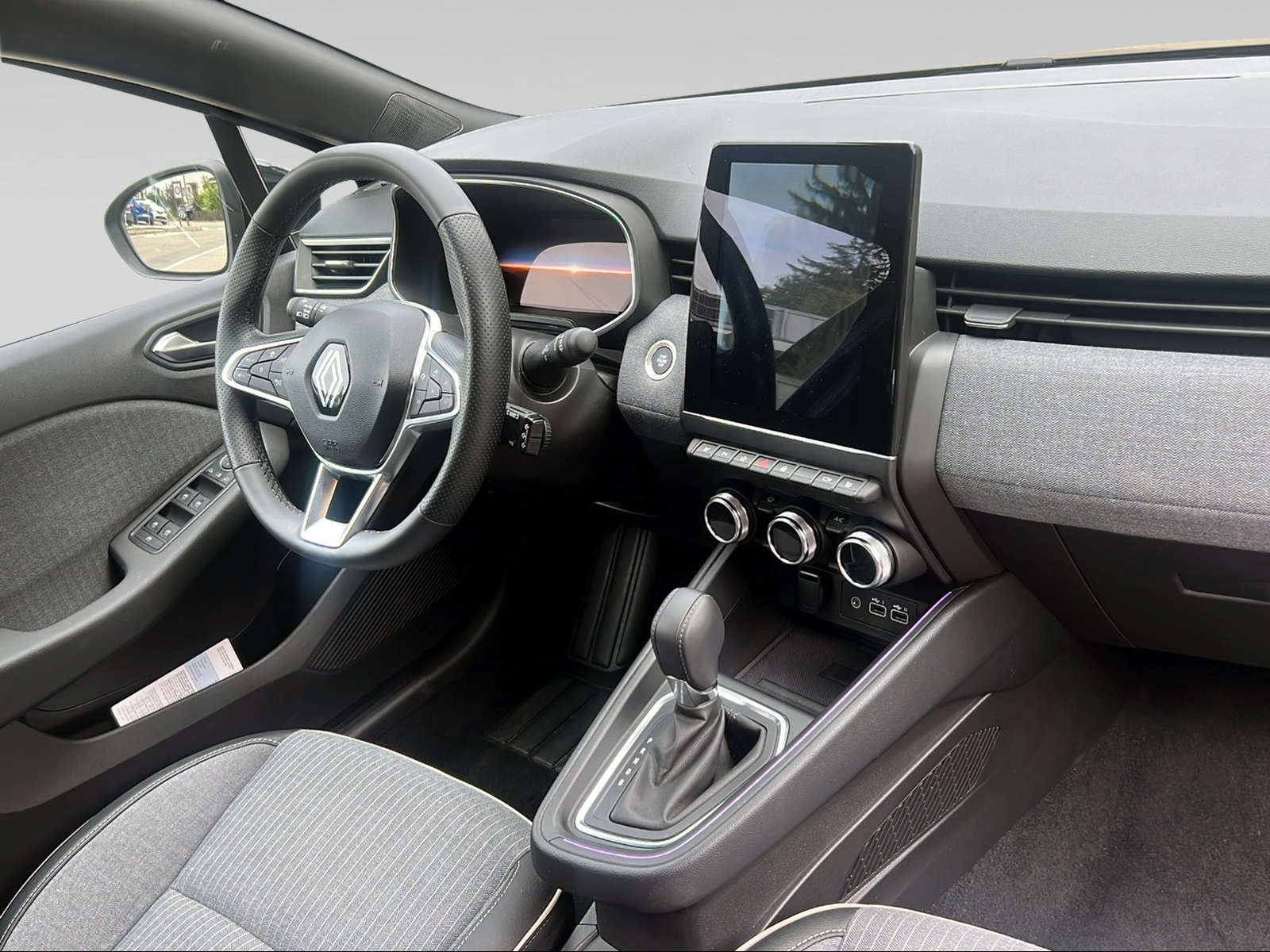 RENAULT CLIO techno E-TECH full hybrid 145-image-3