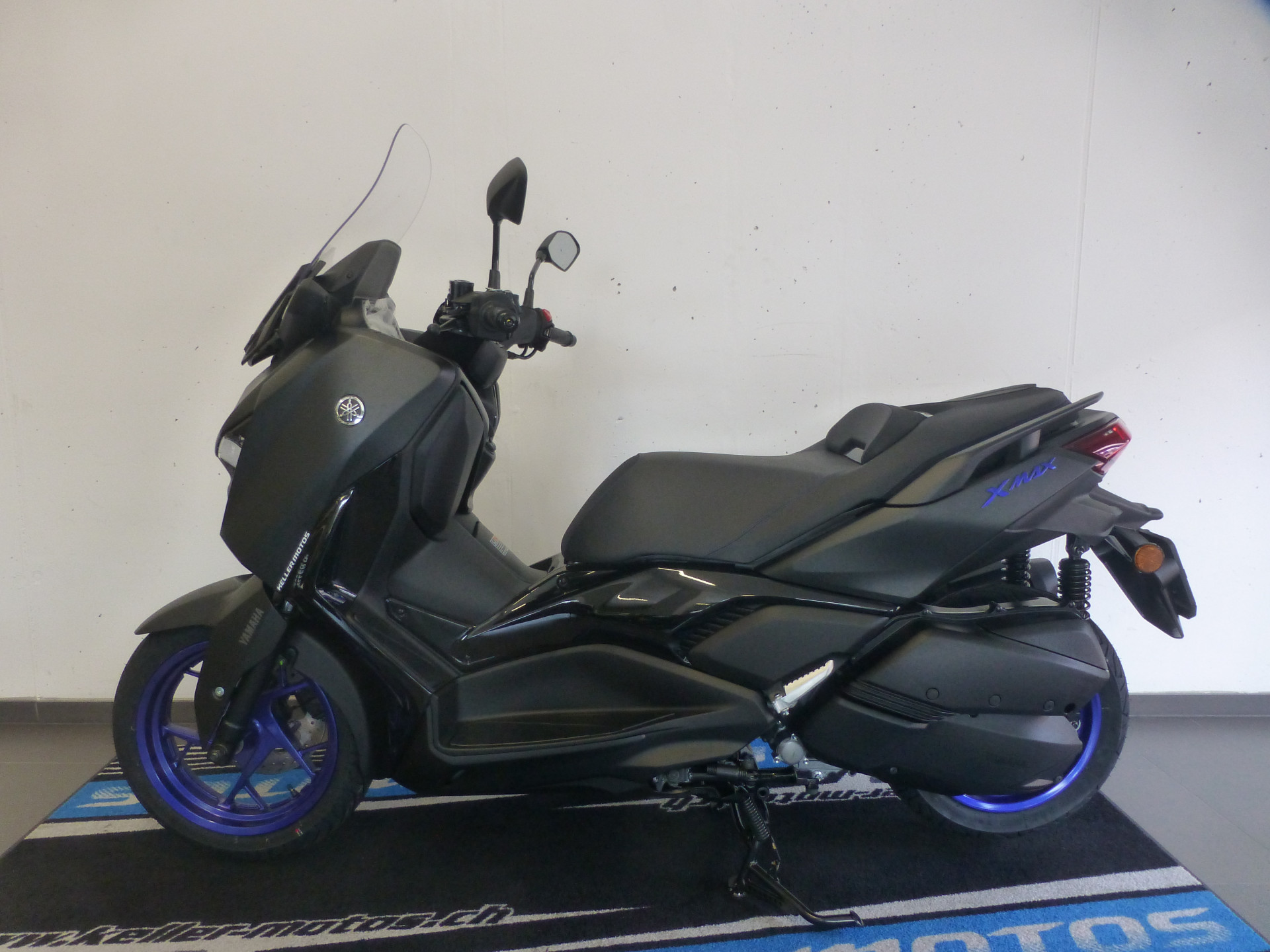 YAMAHA X-Max 300-showroom-element-2