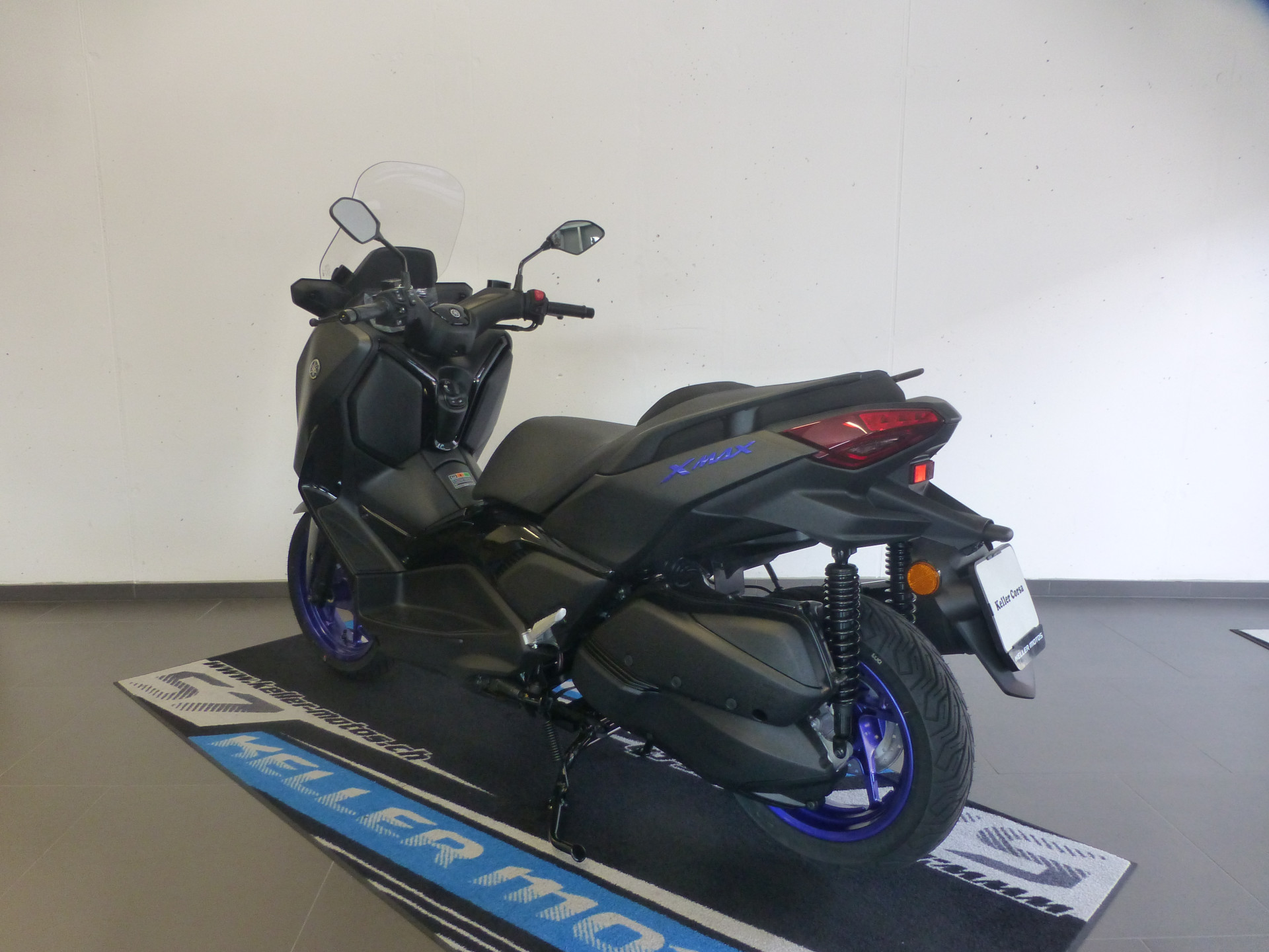YAMAHA X-Max 300-showroom-element-3