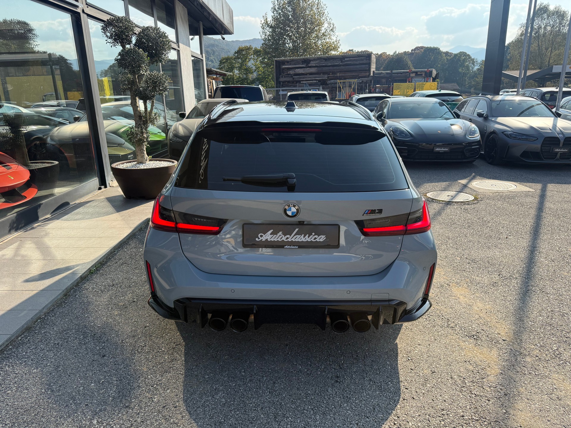 BMW M3 Touring xDrive Competition M-showroom-element-2