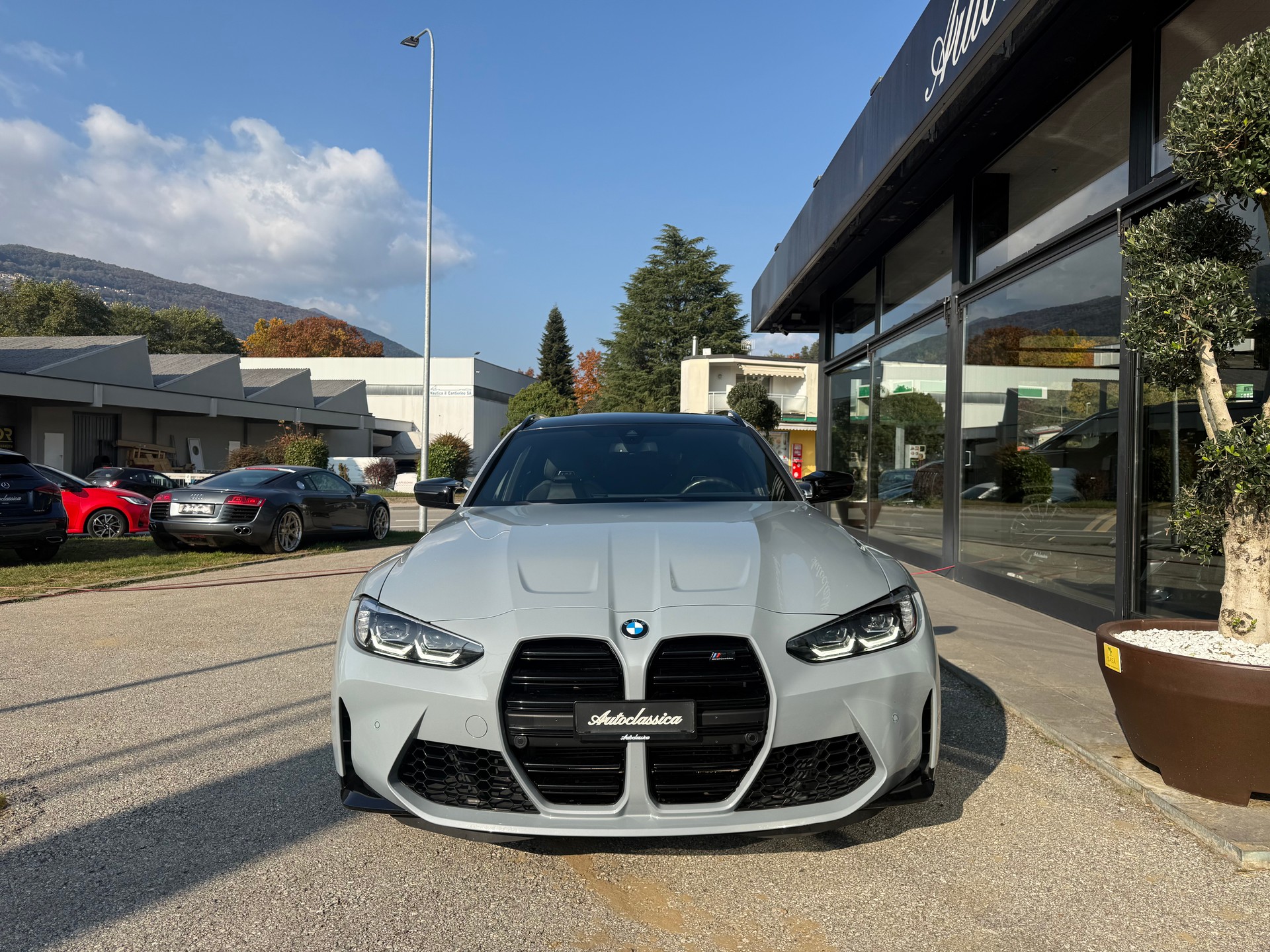 BMW M3 Touring xDrive Competition M-showroom-element-1