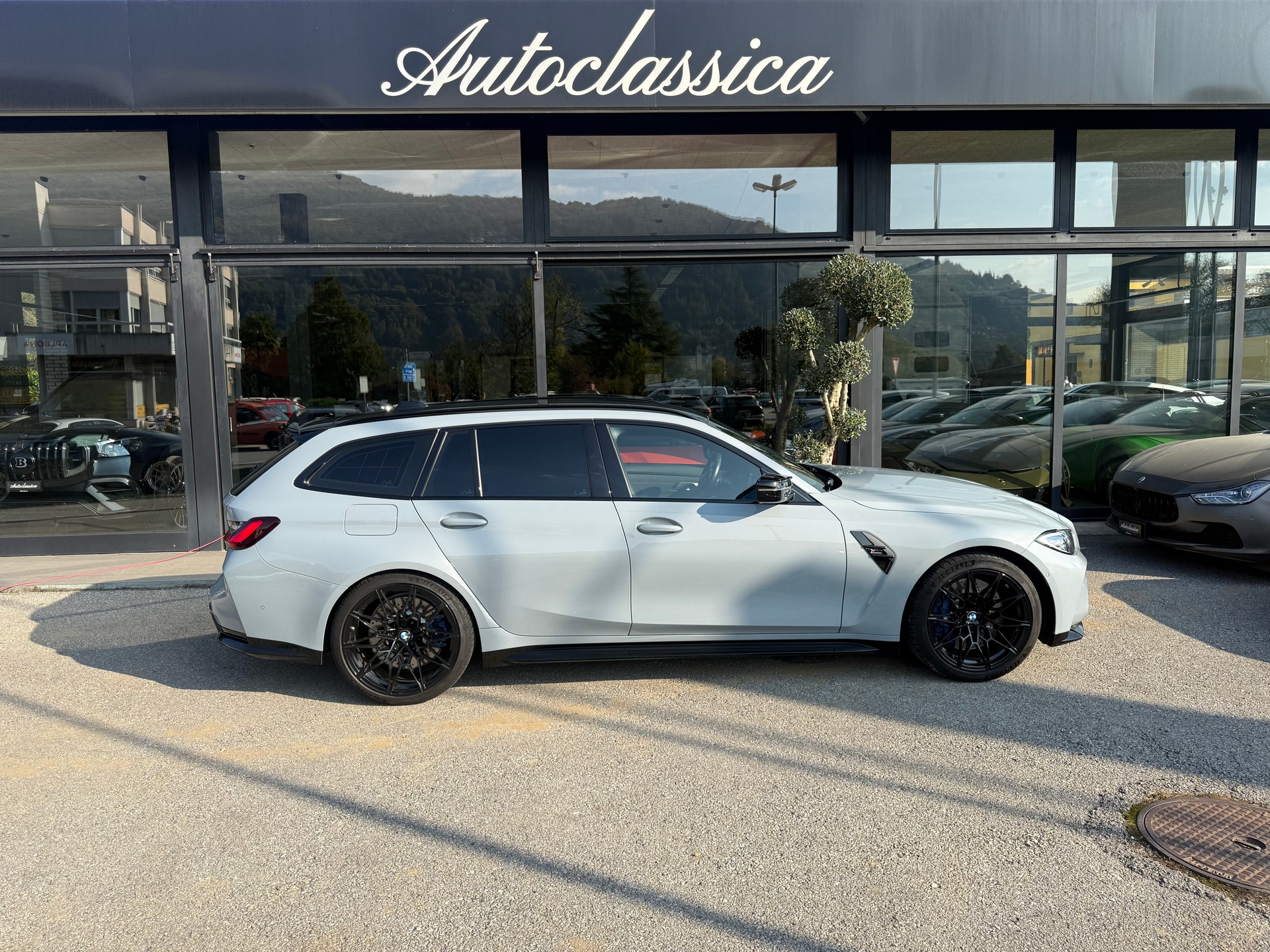 BMW M3 Touring xDrive Competition M-showroom-element-3