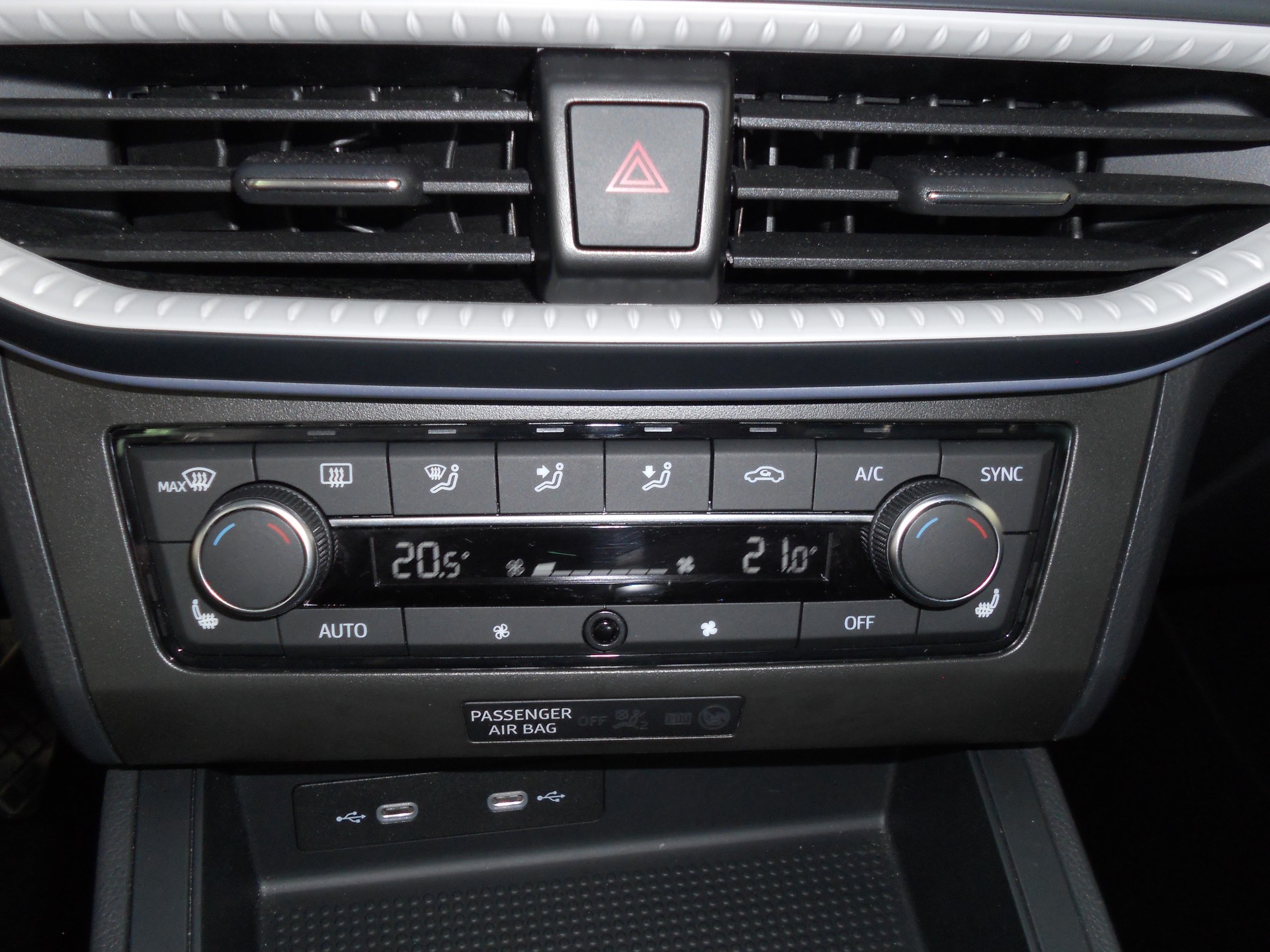 SEAT Ibiza 1.0 EcoTSI FR DSG-image-12