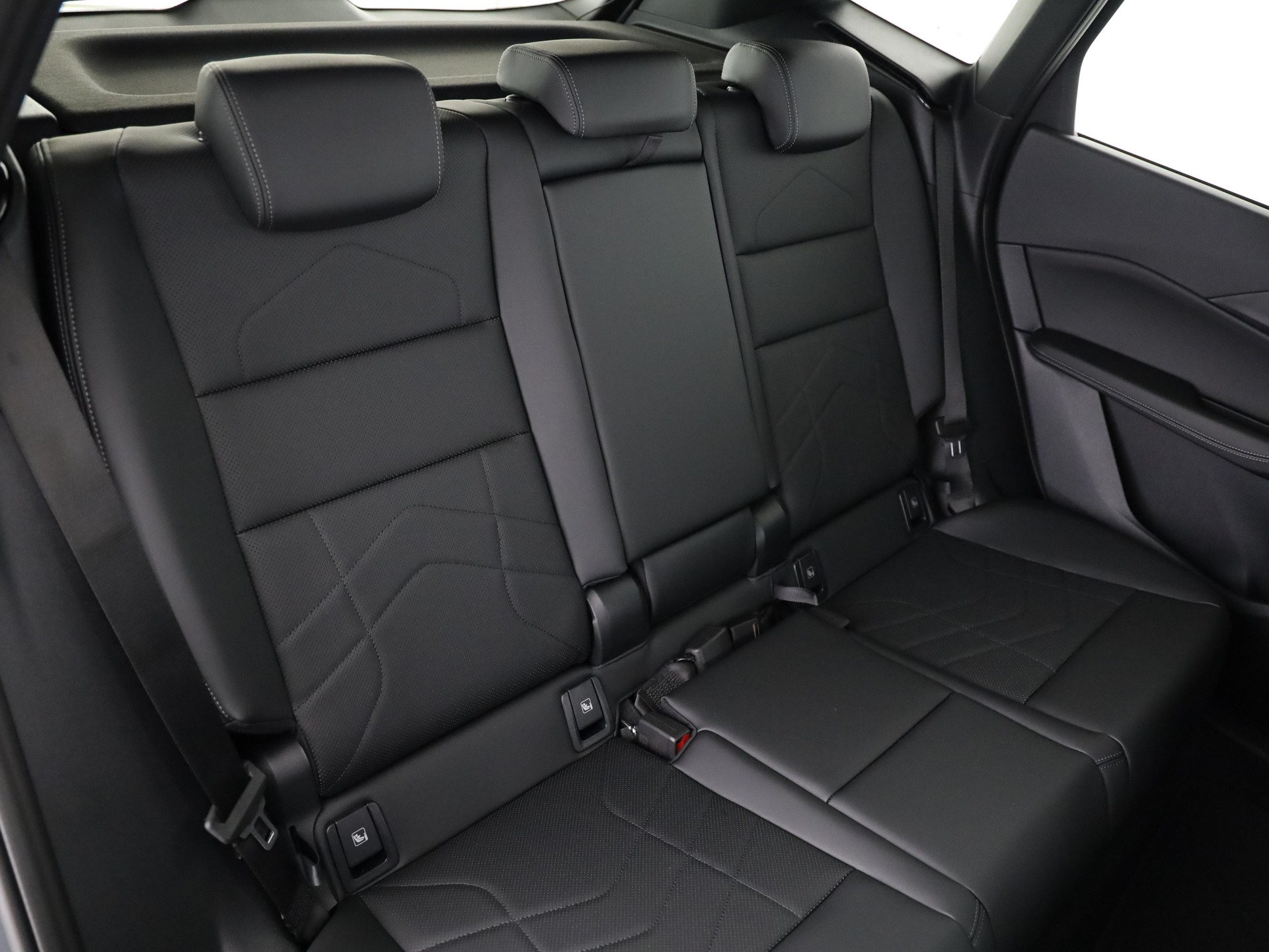 BMW 230e xDrive Active Tourer-image-5