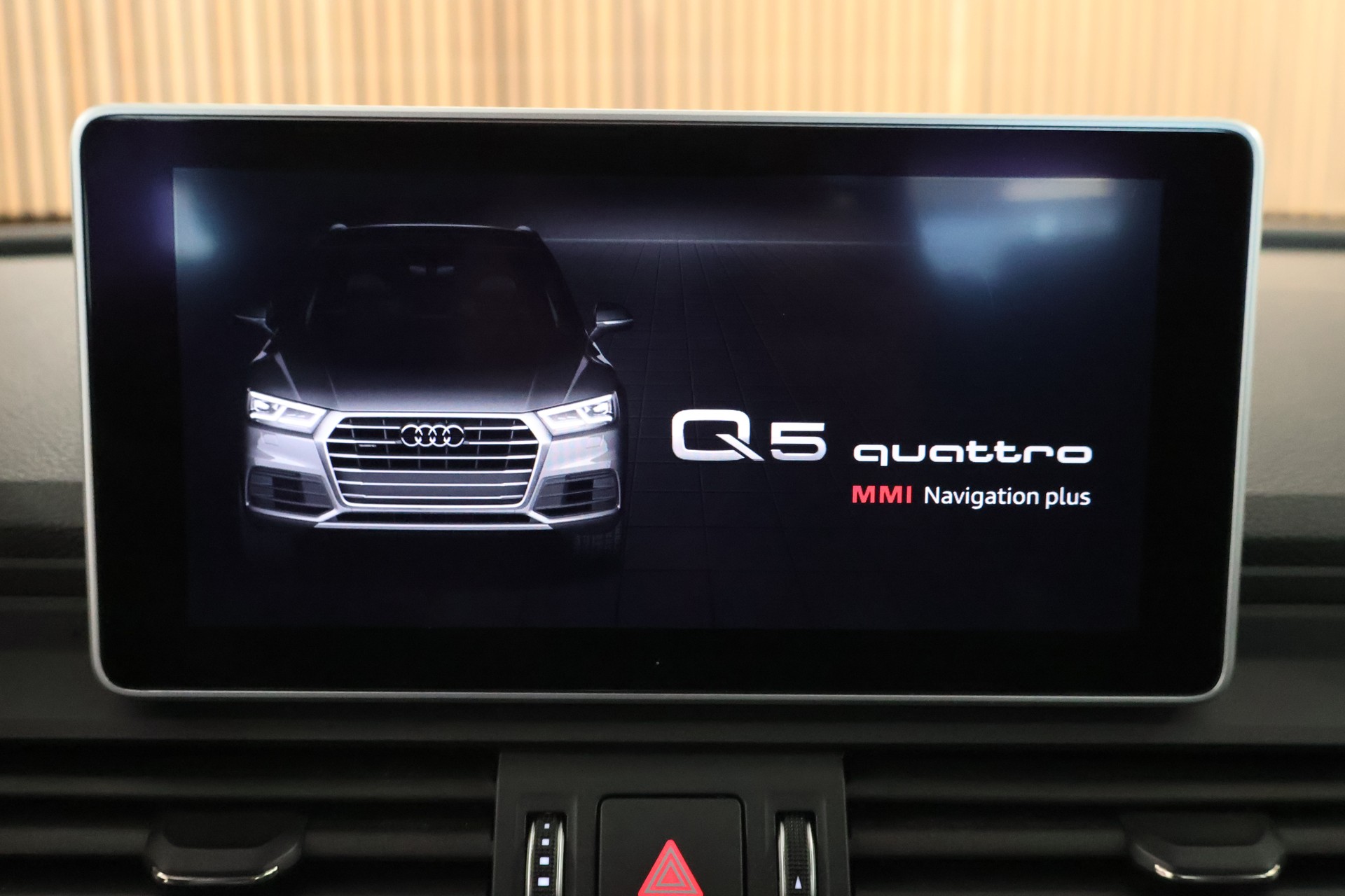 AUDI Q5 2.0 TDI sport quattro S-tronic-image-21