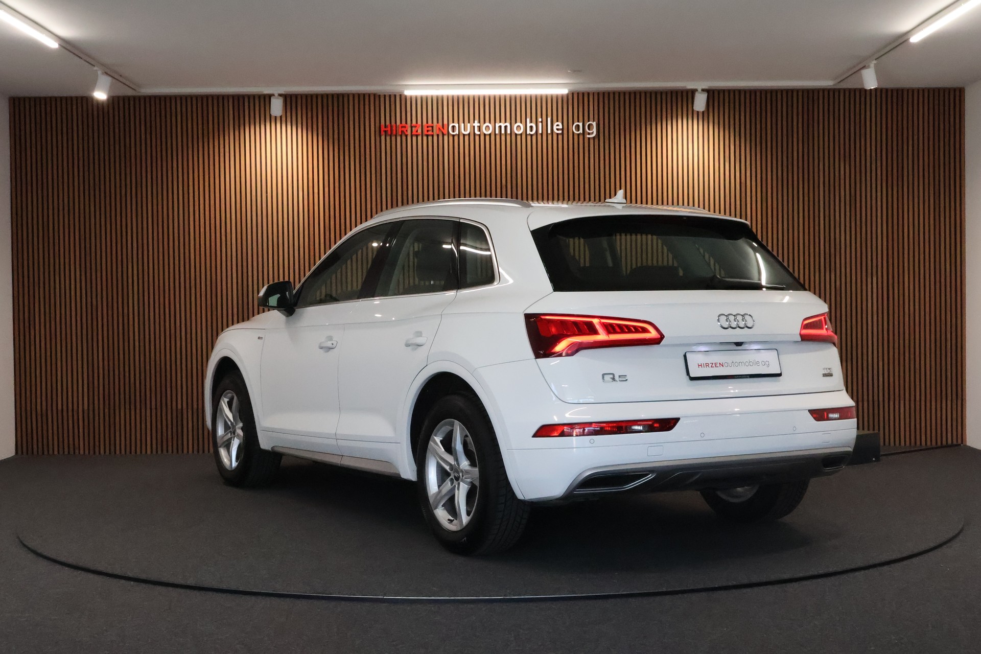AUDI Q5 2.0 TDI sport quattro S-tronic-image-2