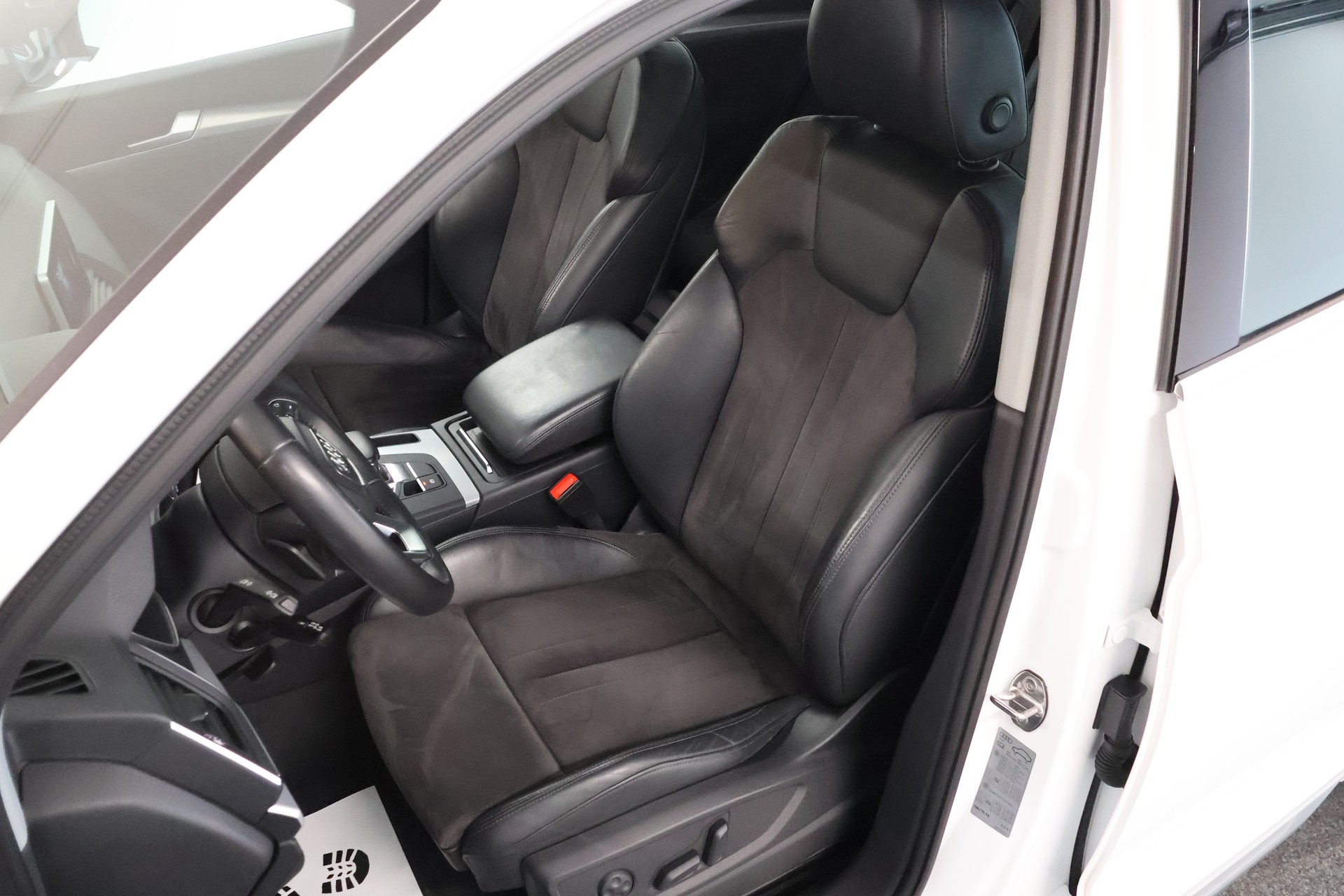 AUDI Q5 2.0 TDI sport quattro S-tronic-image-10