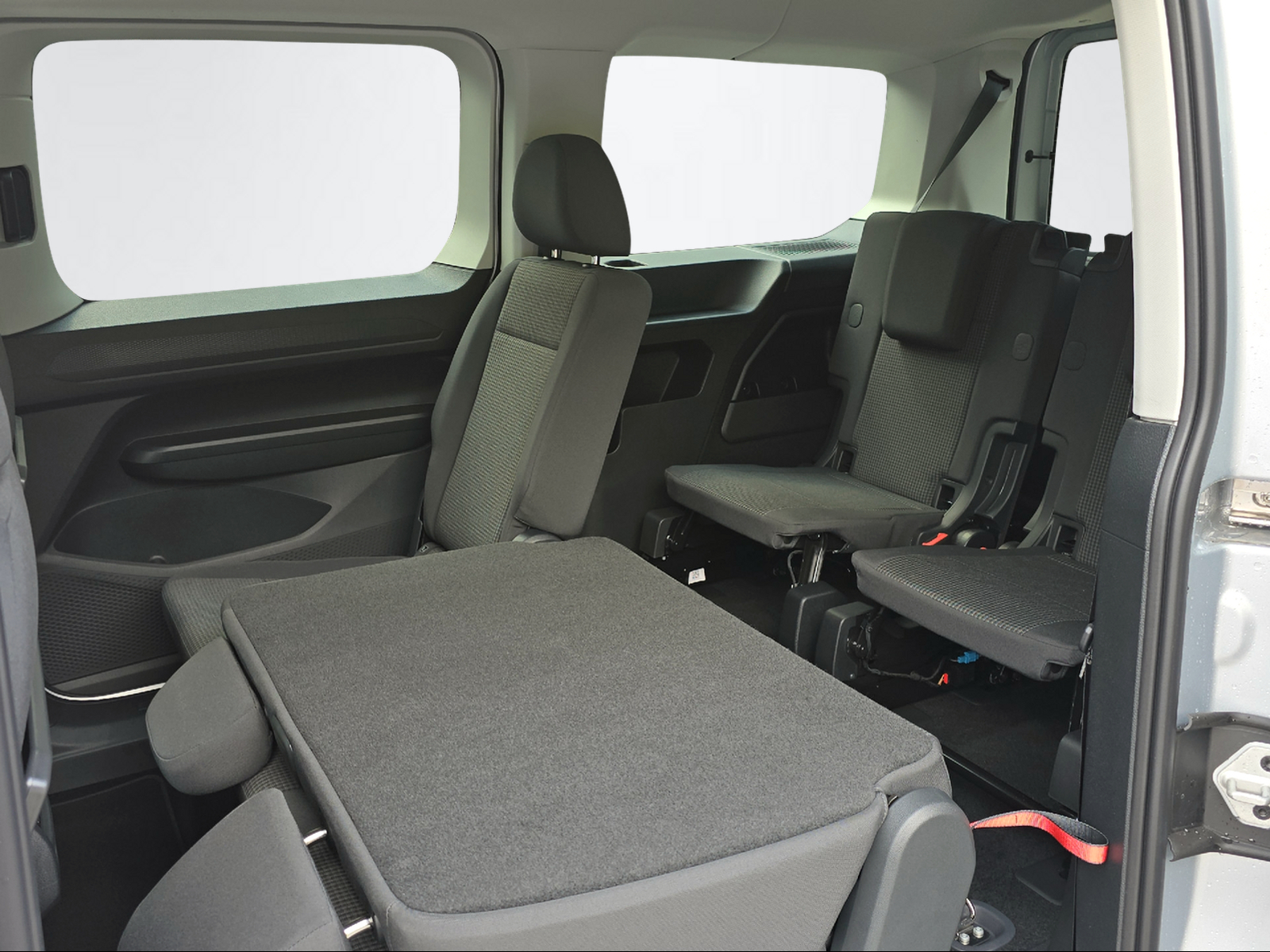 VW Caddy Maxi Liberty 2.0 TDI-image-11