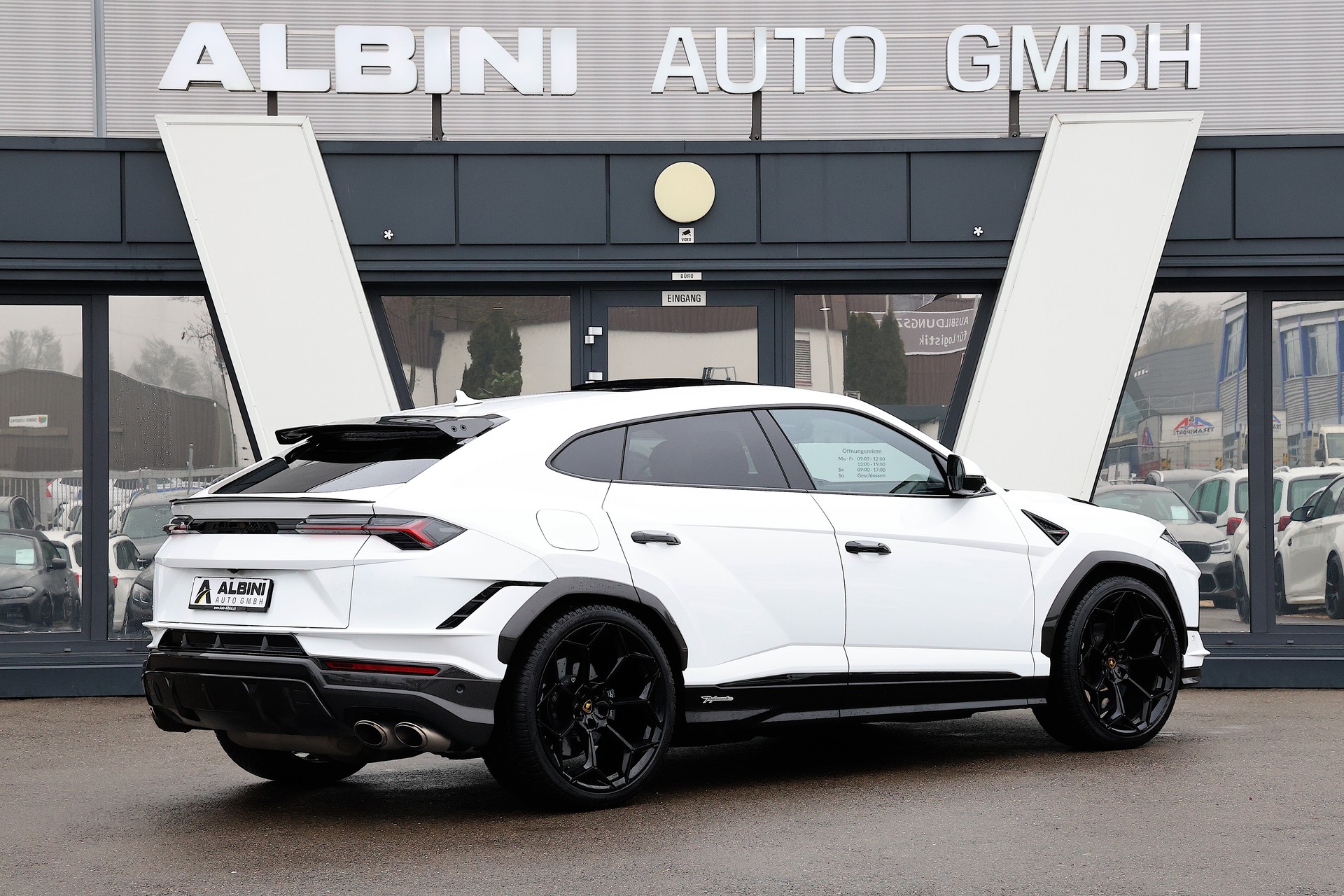 LAMBORGHINI Urus Performante *FULL-Carbon*-showroom-element-2