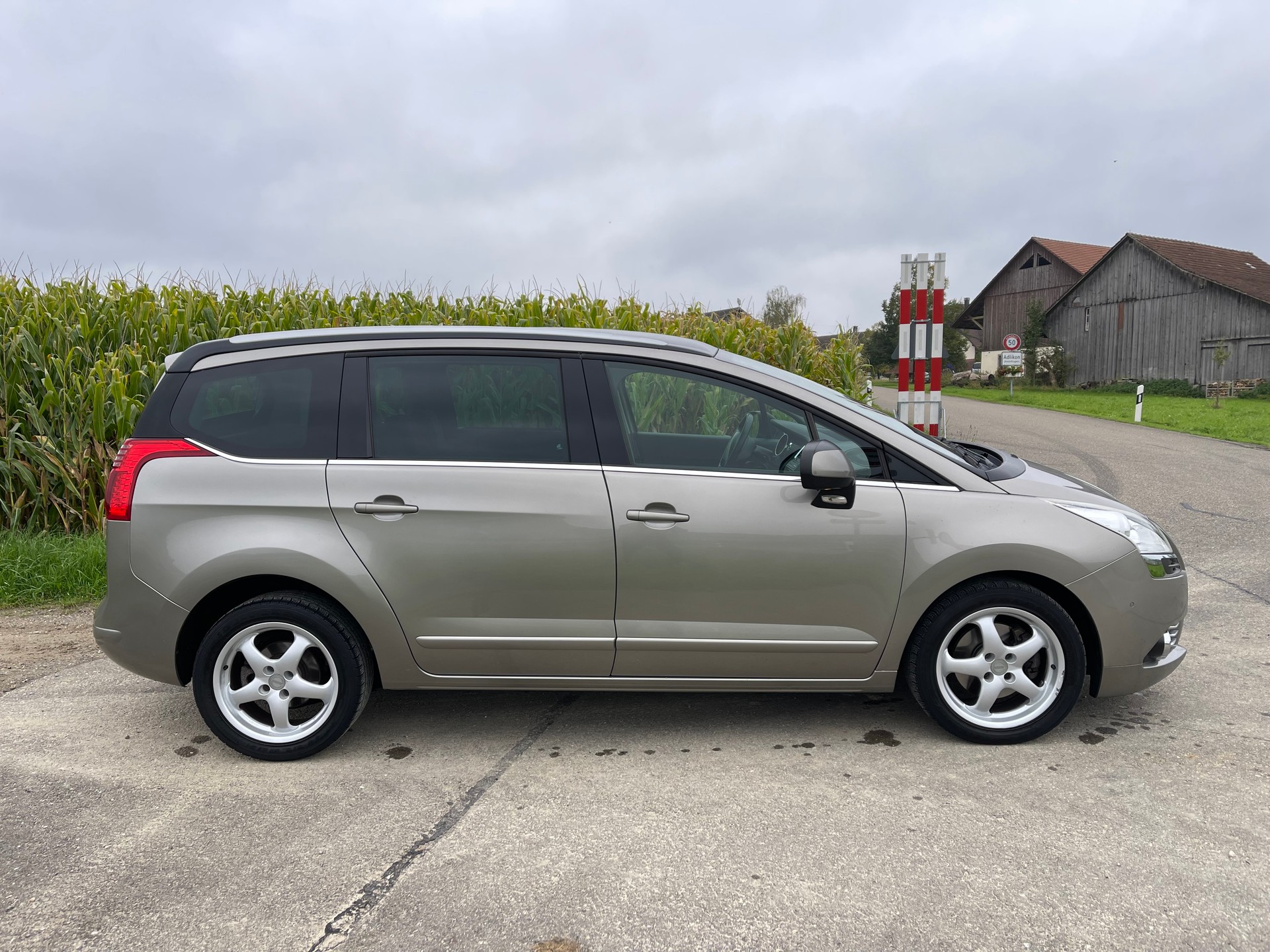 PEUGEOT 5008 1.6 16V T Sport Pack Automatic-image-2