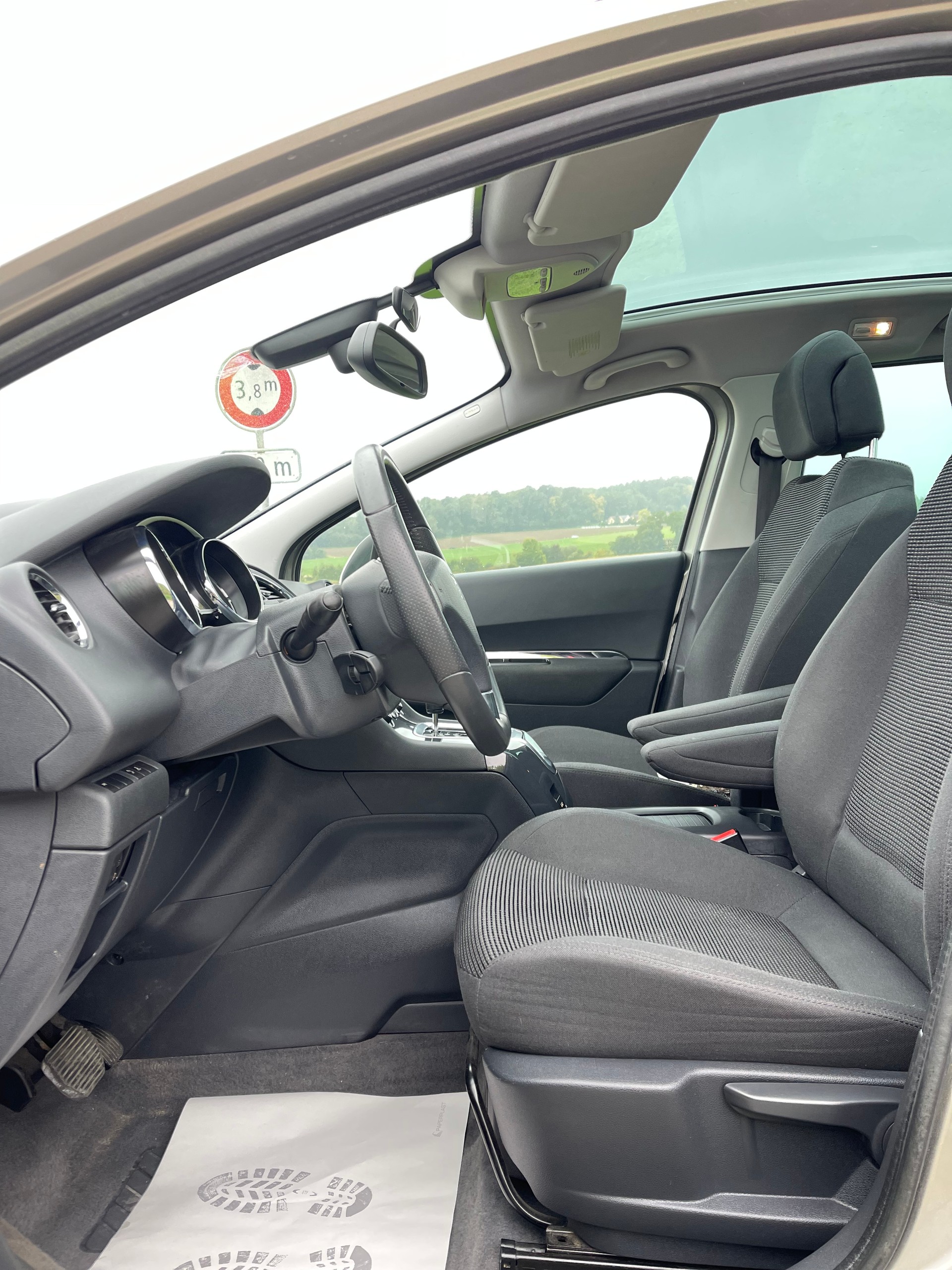PEUGEOT 5008 1.6 16V T Sport Pack Automatic-image-9