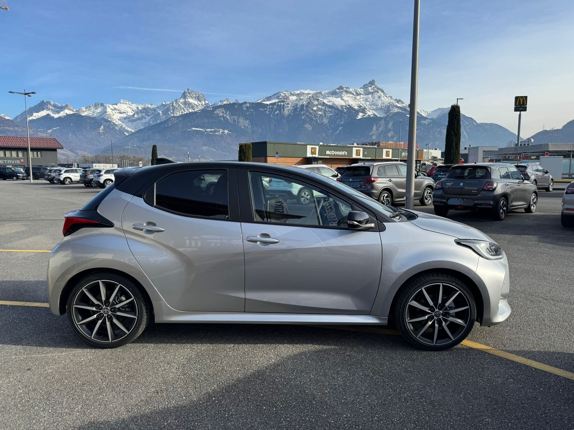 TOYOTA Yaris 1.5 GR Sport e-CVT-image-5