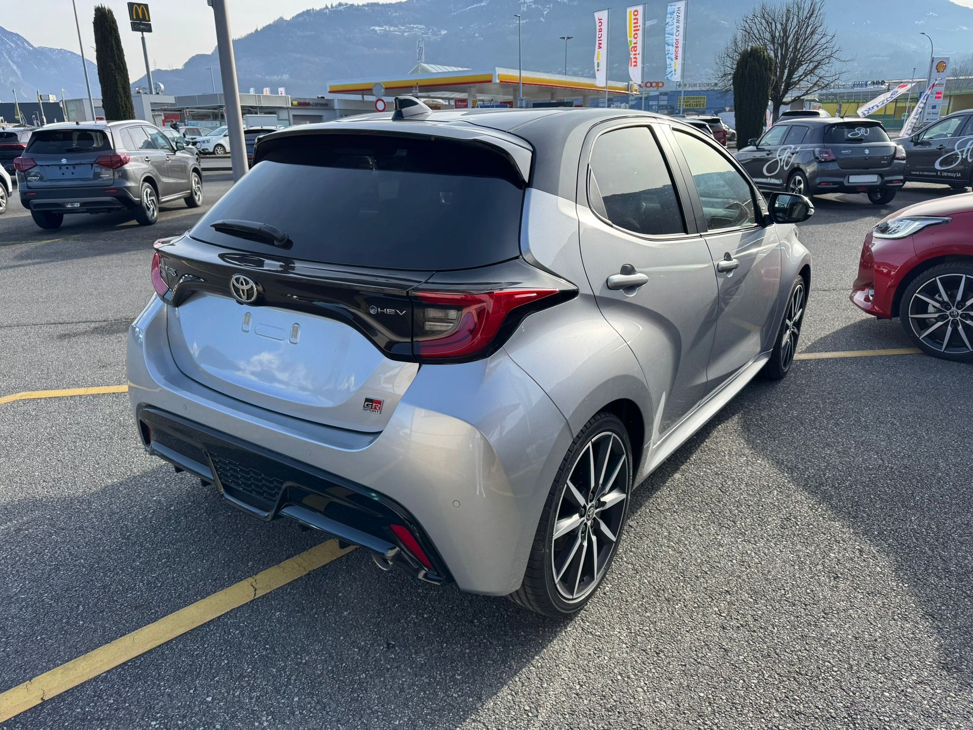 TOYOTA Yaris 1.5 GR Sport e-CVT-image-4