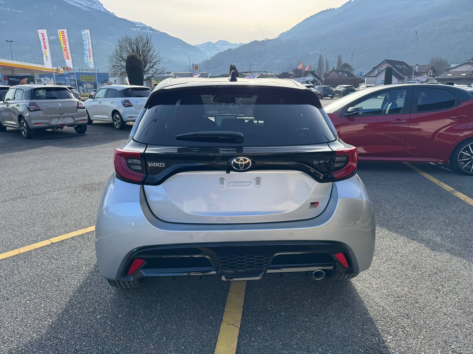 TOYOTA Yaris 1.5 GR Sport e-CVT-image-3