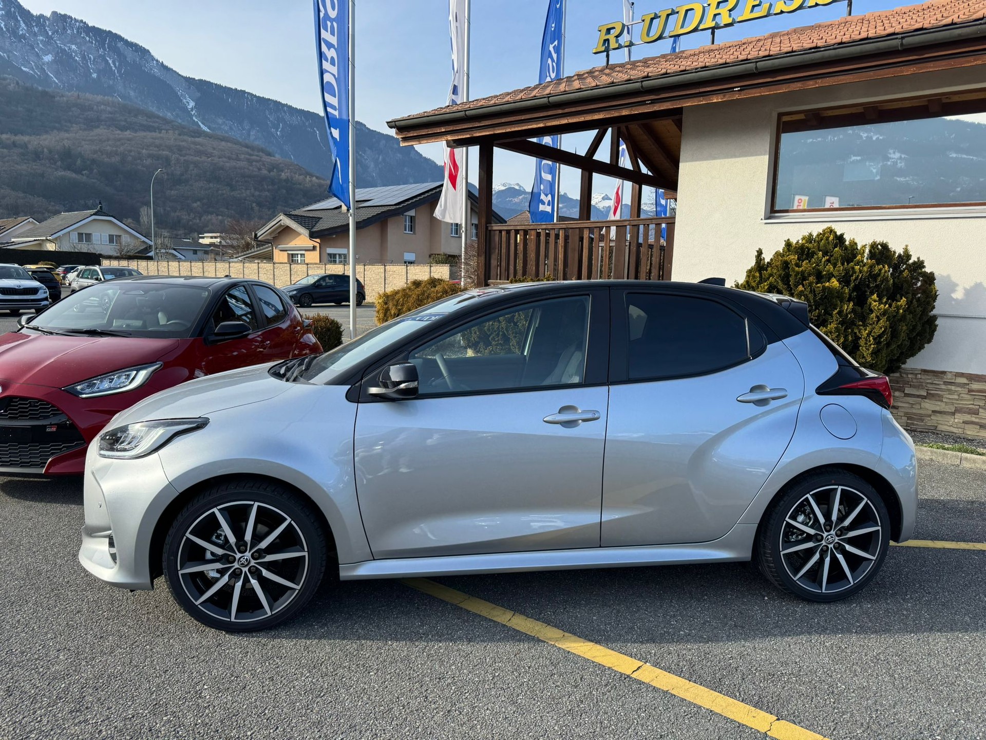 TOYOTA Yaris 1.5 GR Sport e-CVT-image-1