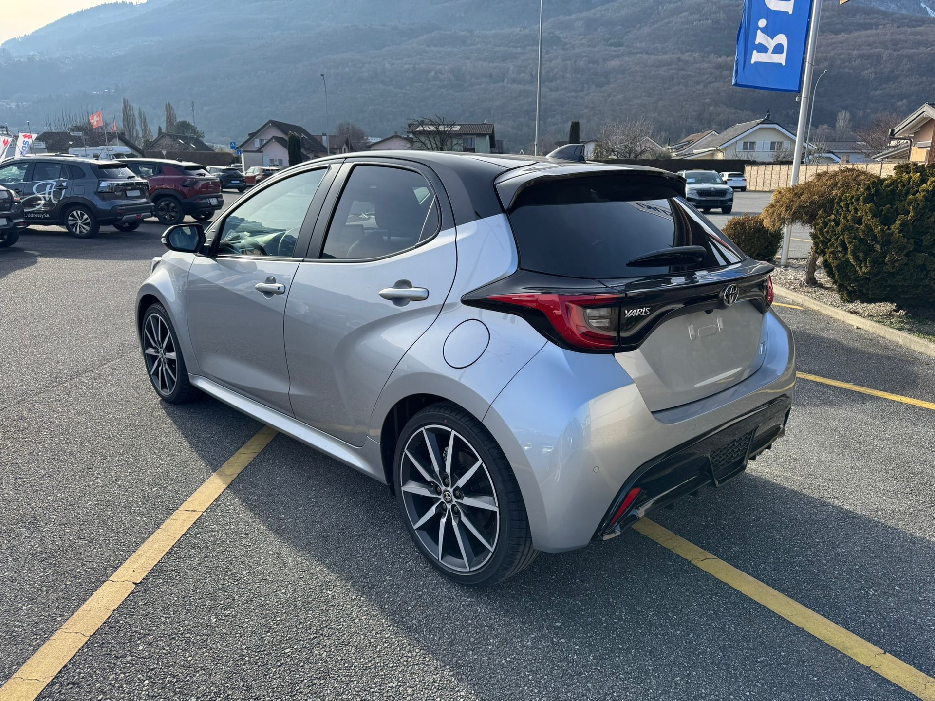 TOYOTA Yaris 1.5 GR Sport e-CVT-image-2