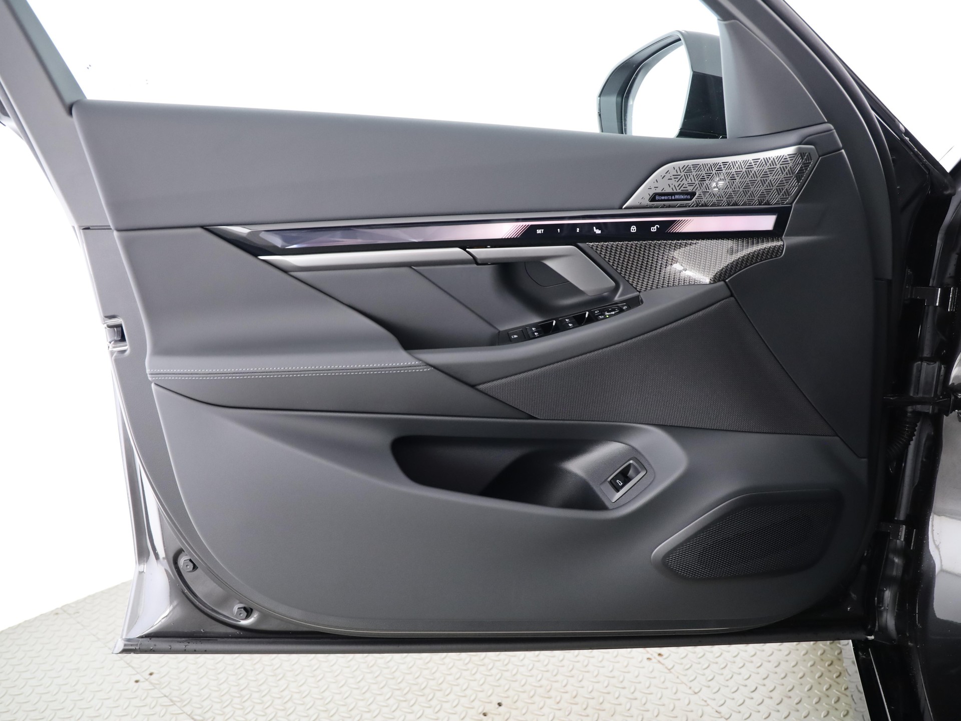 BMW 550e xDrive Touring-image-14