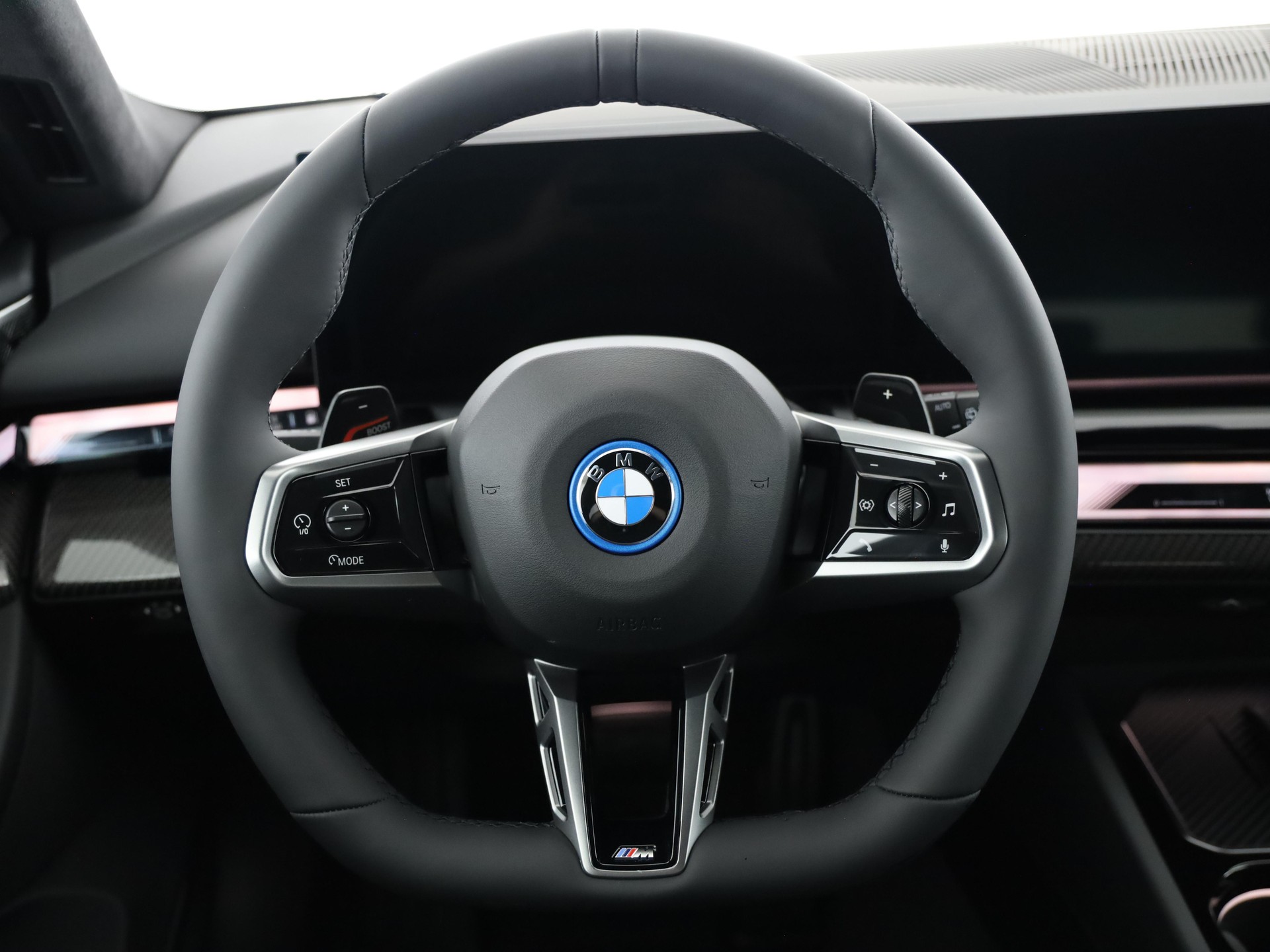 BMW 550e xDrive Touring-image-13