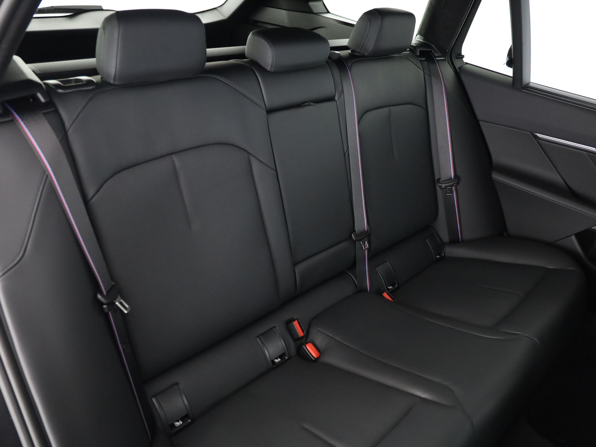 BMW 550e xDrive Touring-image-8