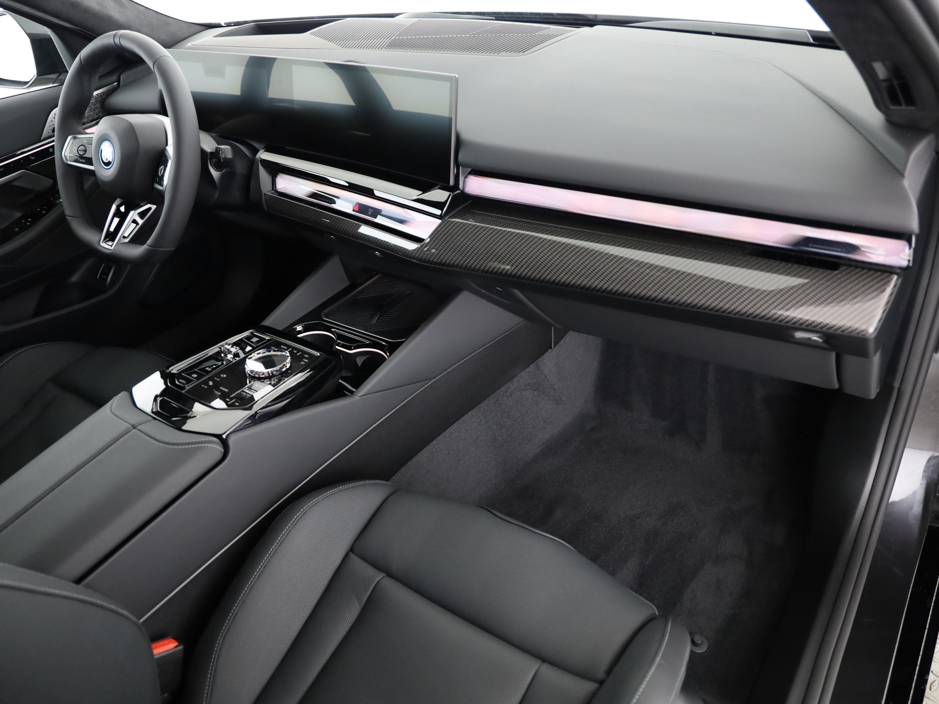 BMW 550e xDrive Touring-image-9