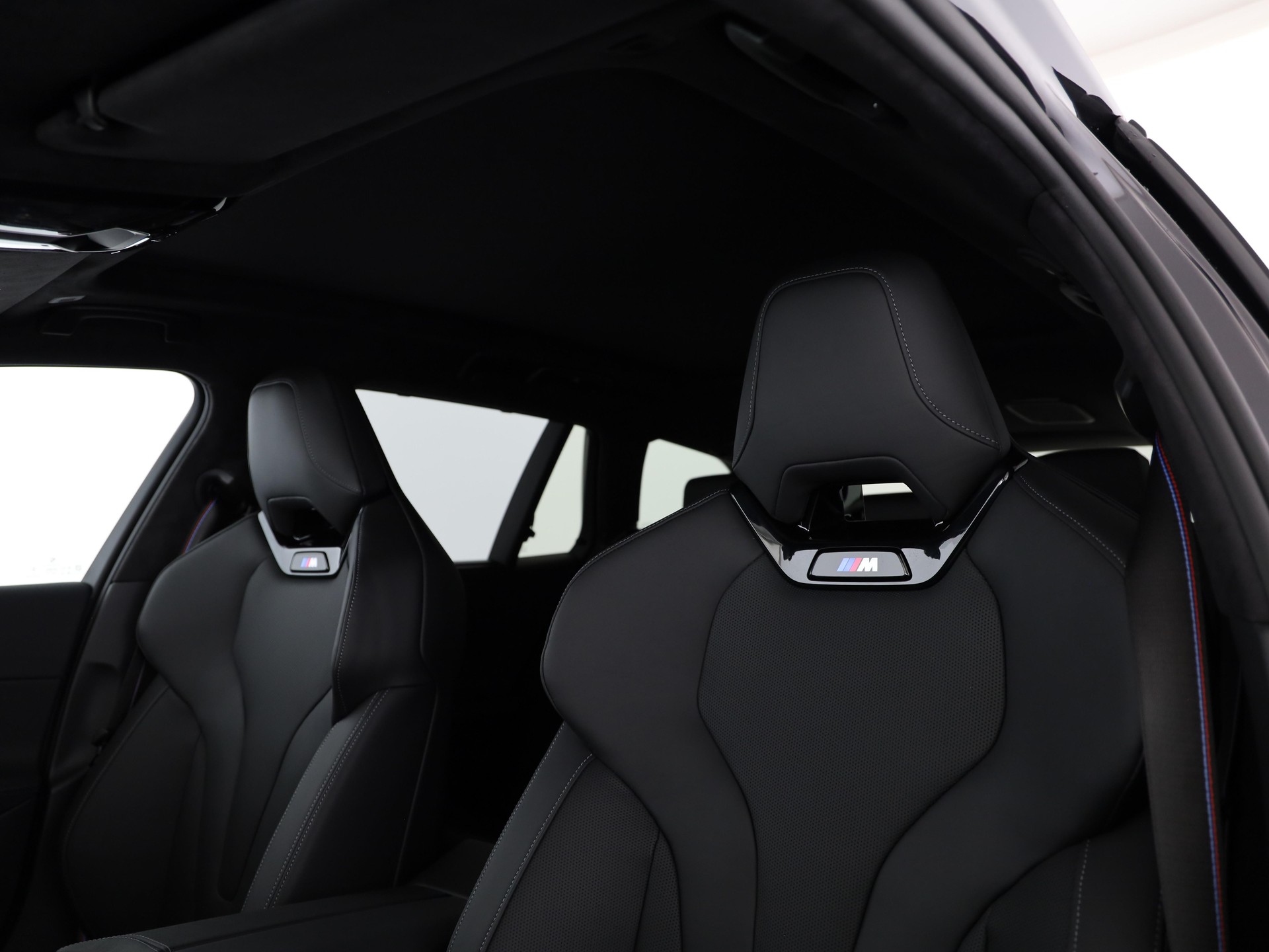 BMW 550e xDrive Touring-image-6