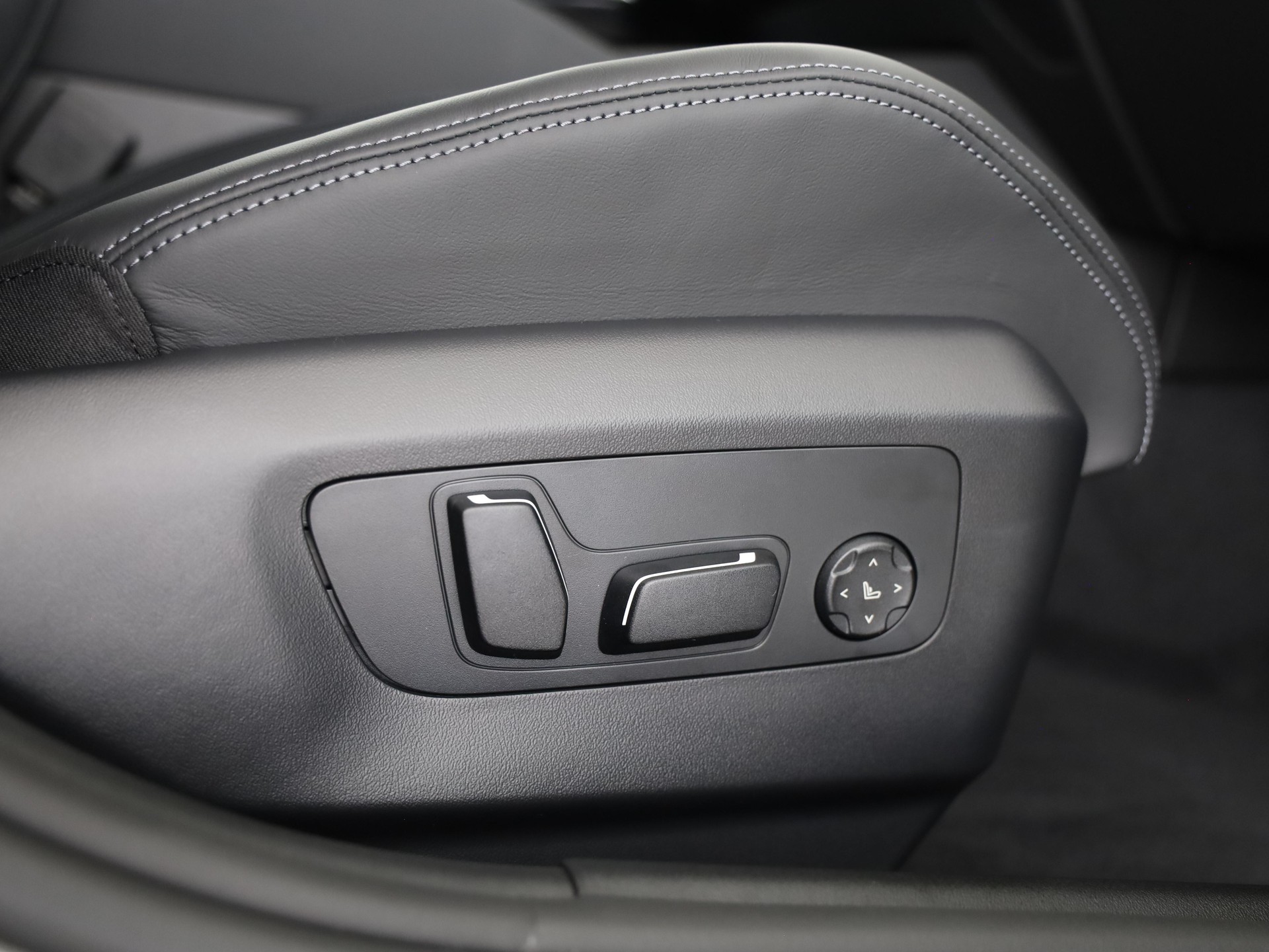 BMW 550e xDrive Touring-image-18