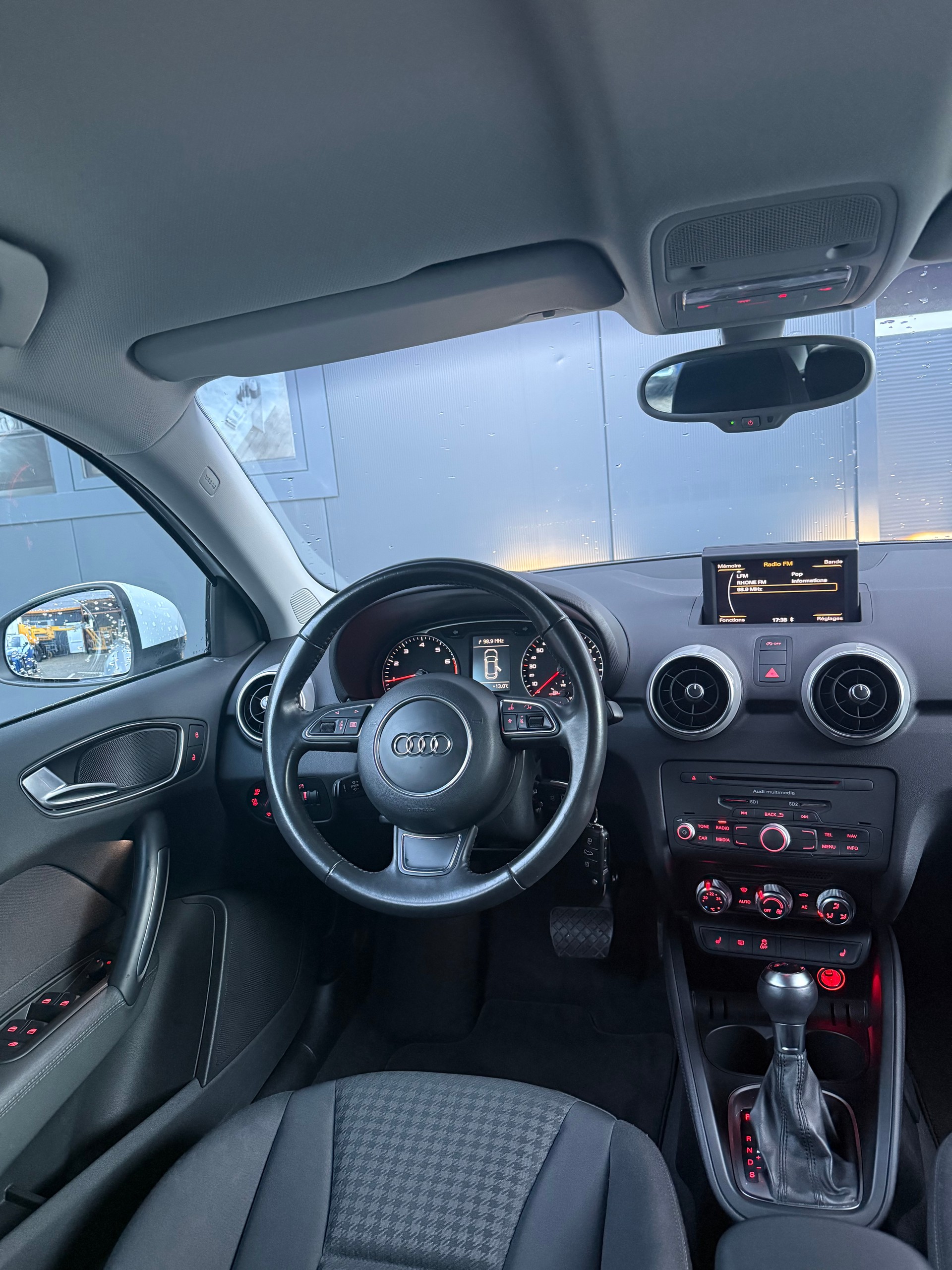 AUDI A1 Sportback 1.4 TFSI Ambition S-tronic-image-9