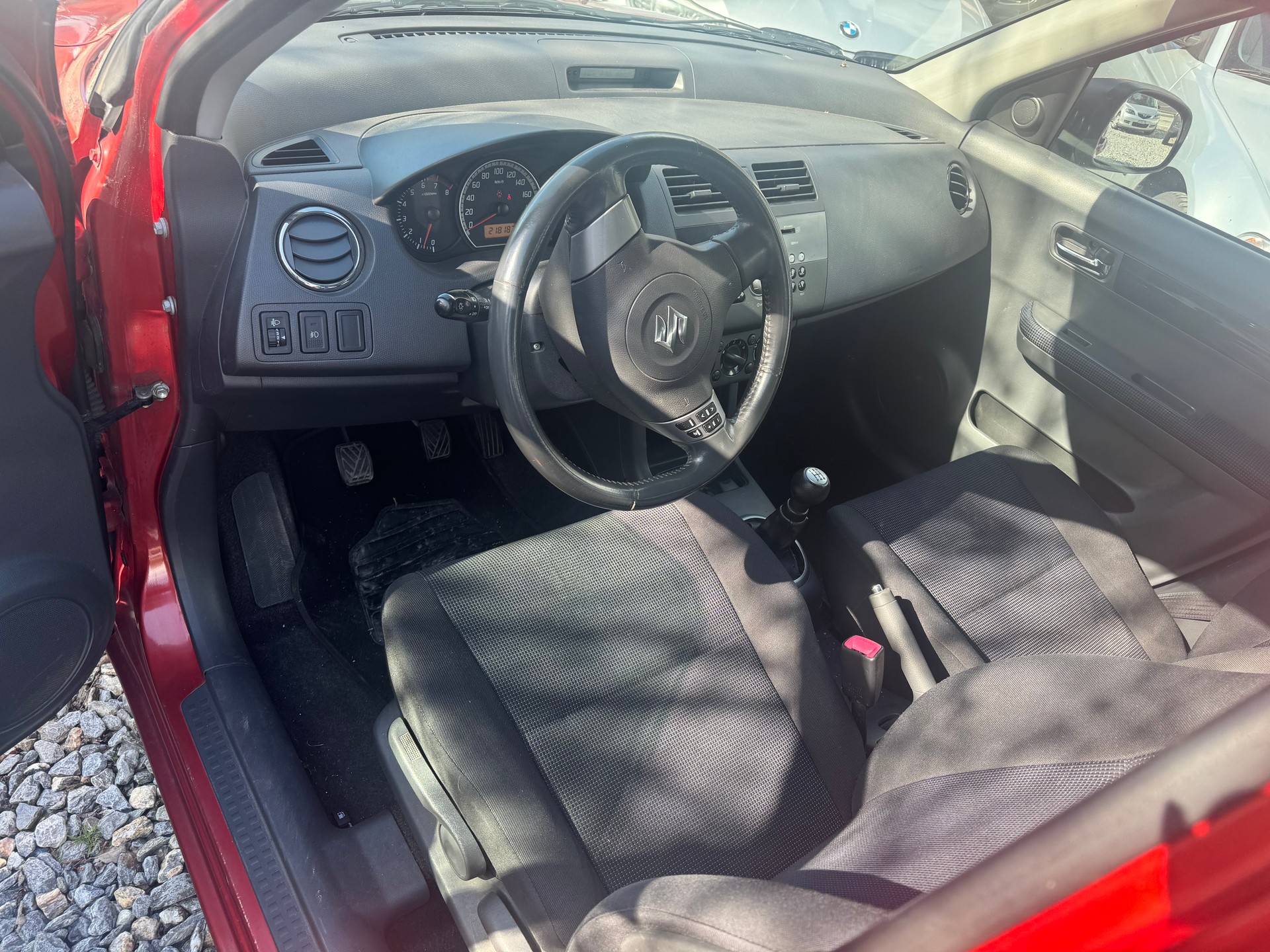 SUZUKI Swift 1.3i 16V GL Top 4x4-image-8