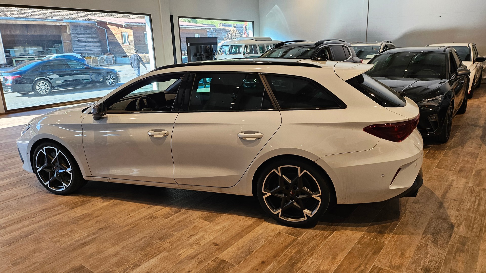 CUPRA LEON ST 2.0 TSI VZ DSG 4Drive-image-15