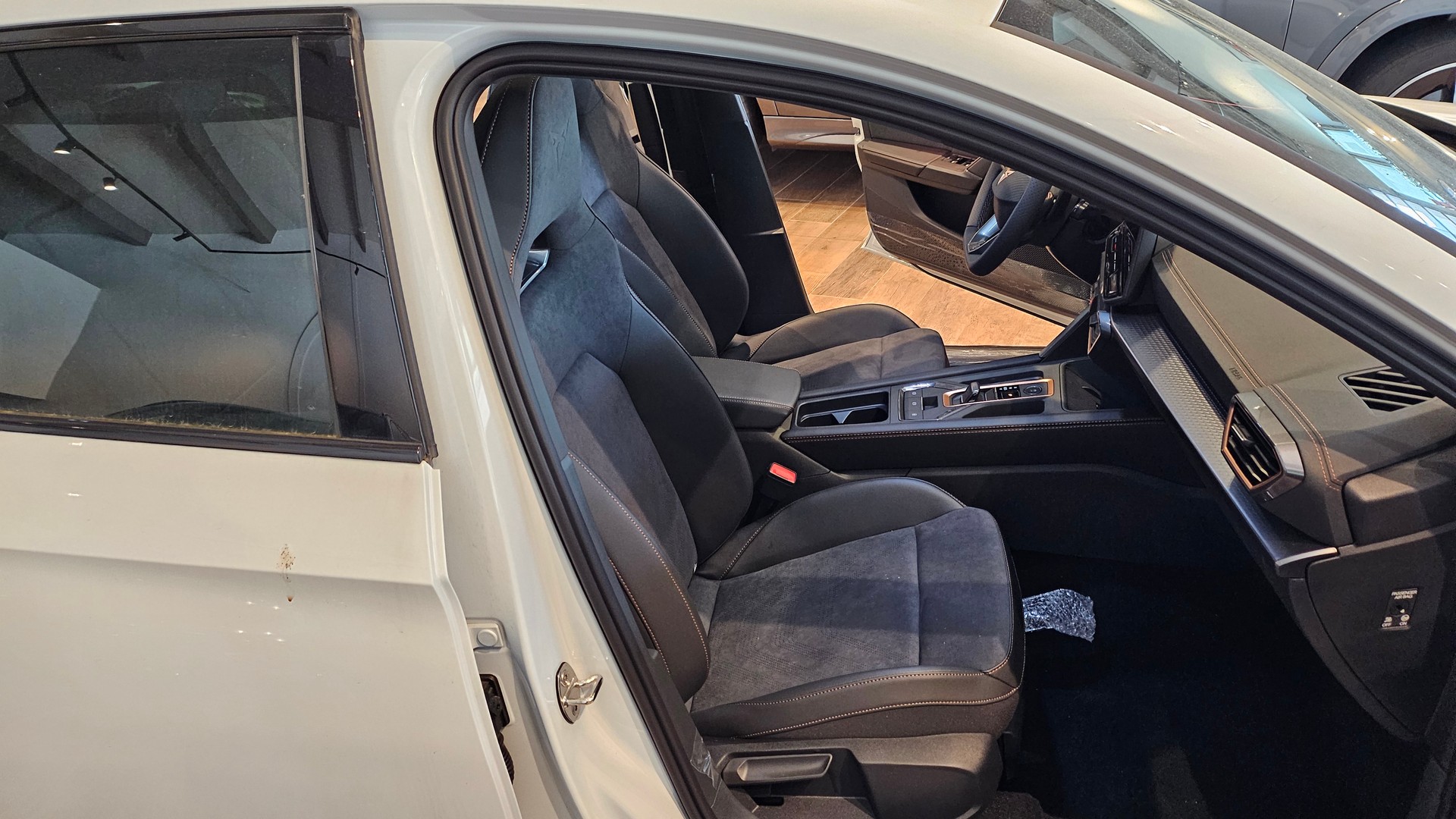 CUPRA LEON ST 2.0 TSI VZ DSG 4Drive-image-18
