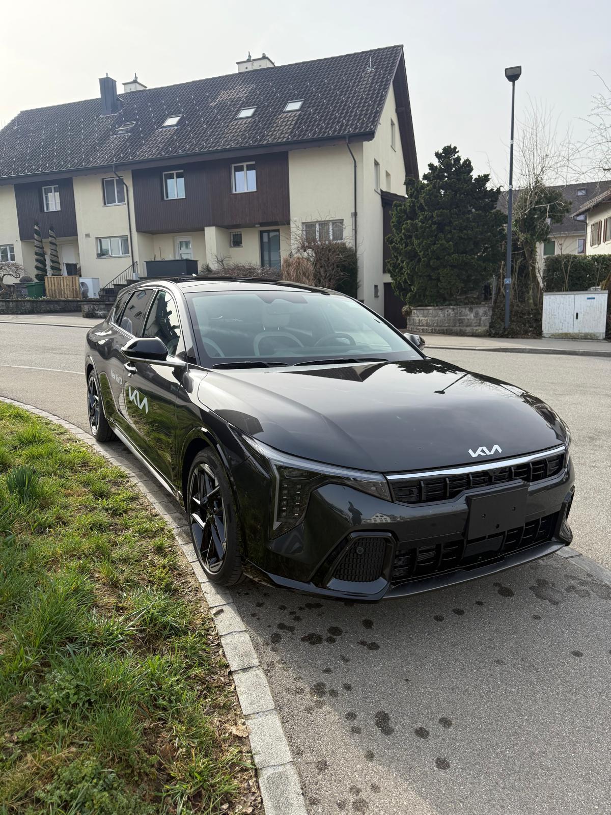 KIA K4 1.6 T-GDi GT-Line (Limousine) KIA KIA K4 1.6 T-GDi GT-Line (Limousine)