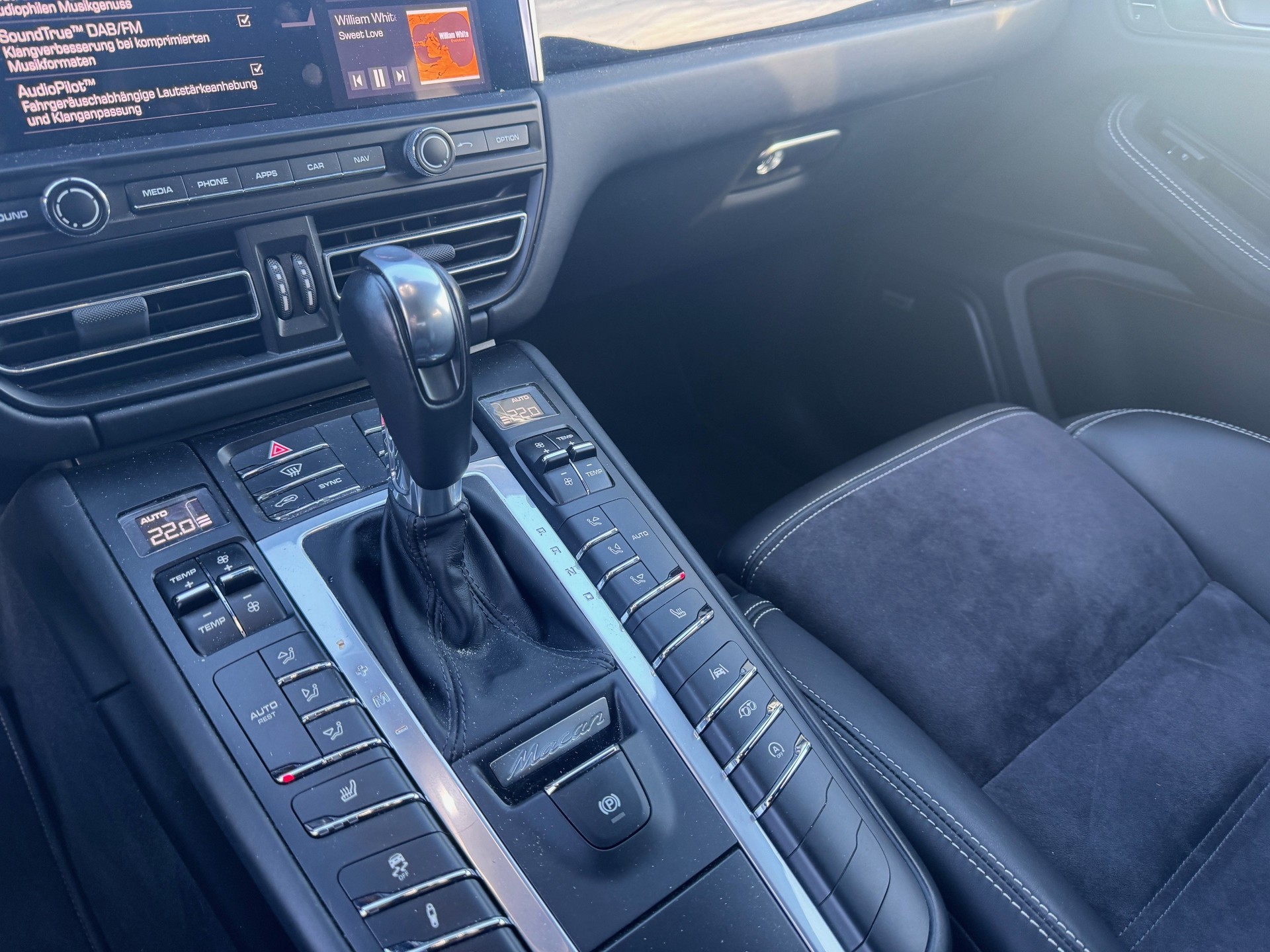 PORSCHE Macan GTS PDK-image-1