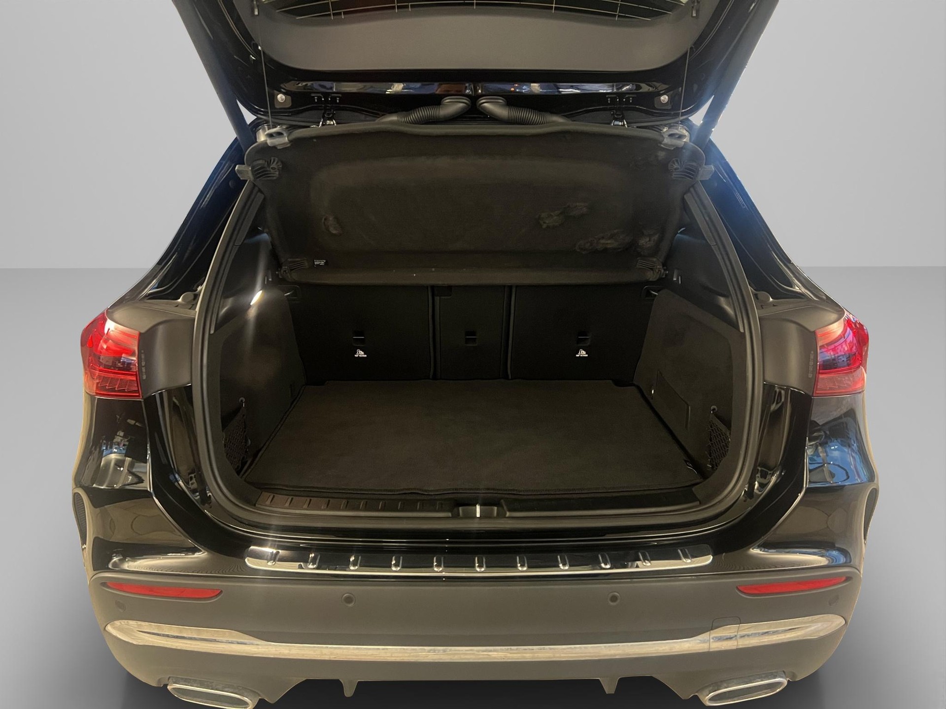 MERCEDES-BENZ GLA 200 d AMG Line-image-9