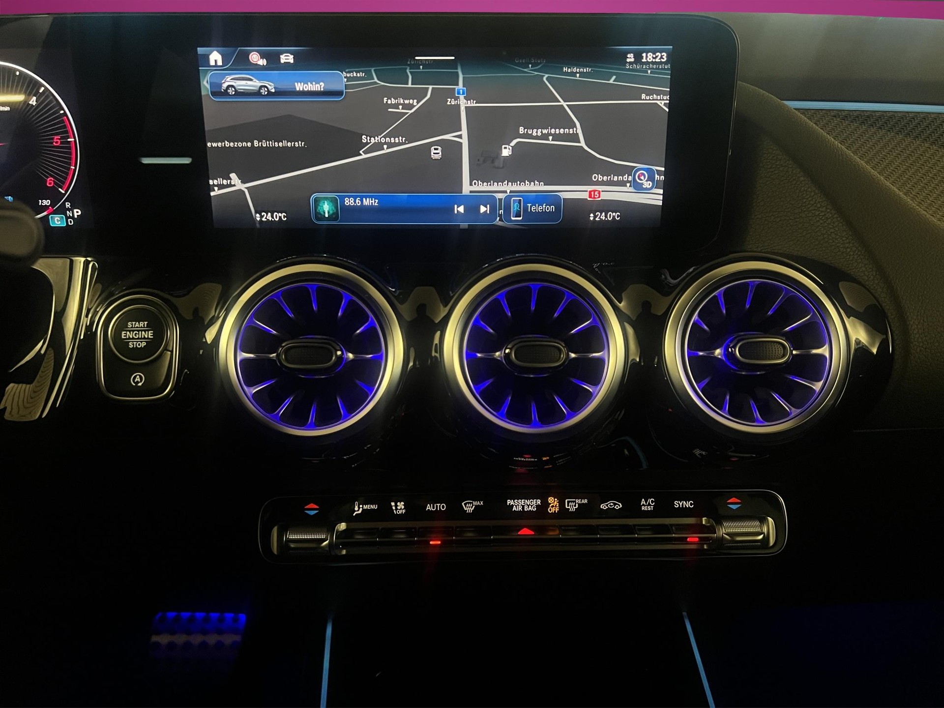 MERCEDES-BENZ GLA 200 d AMG Line-image-14