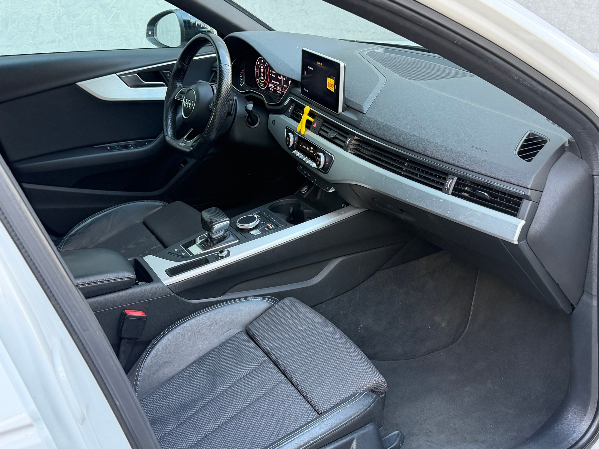 AUDI A4 Limousine 2.0 TDI Sport S-tronic-image-10