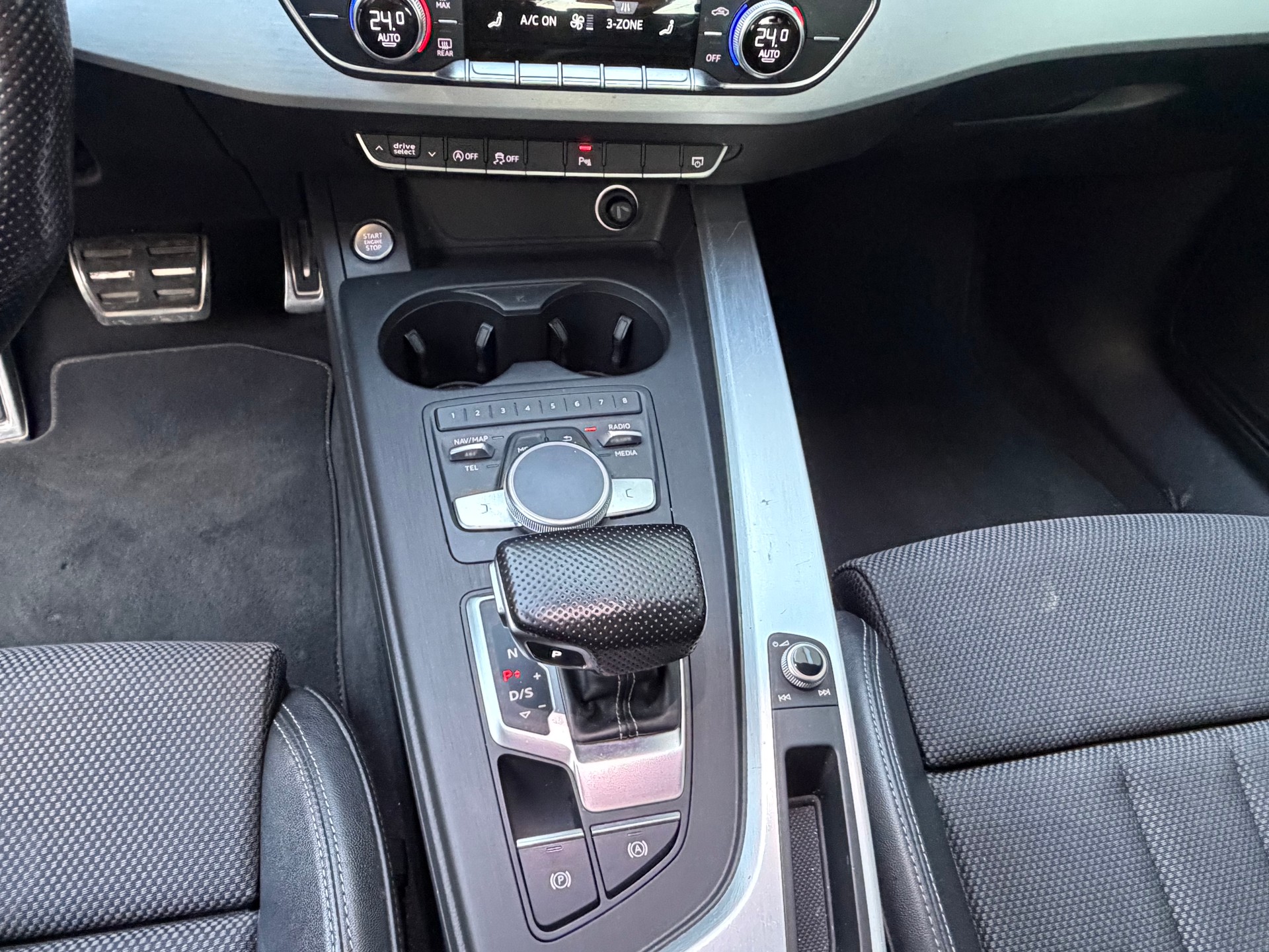 AUDI A4 Limousine 2.0 TDI Sport S-tronic-image-14
