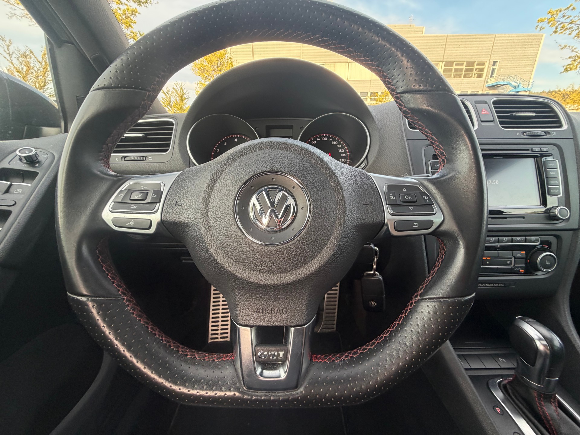VW Golf 2.0 TSI GTI DSG-image-11