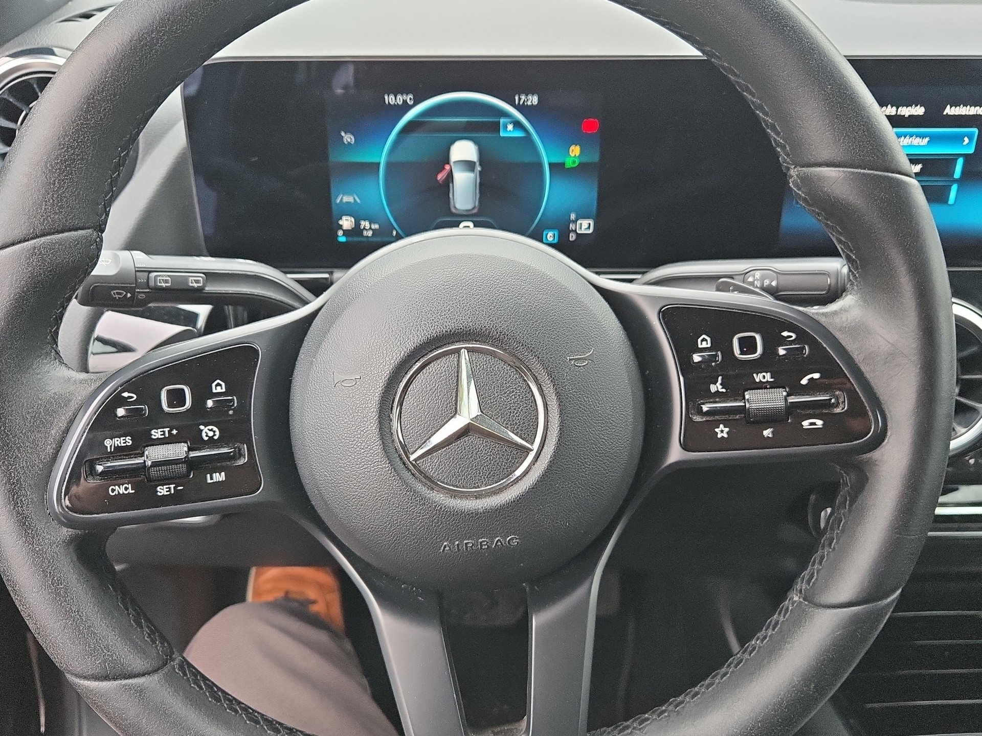 MERCEDES-BENZ B 220 d 4Matic AMG Line 8G-DCT-image-14