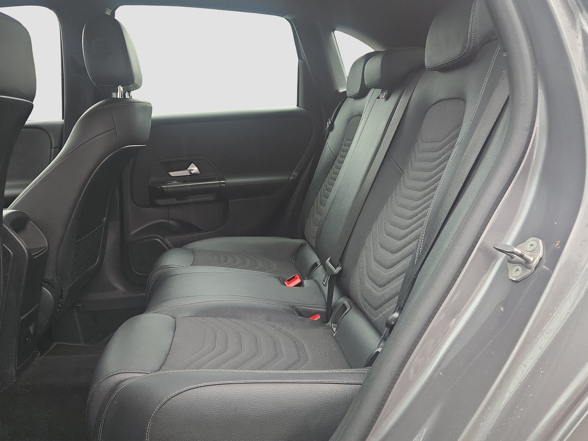 MERCEDES-BENZ B 220 d 4Matic AMG Line 8G-DCT-image-16