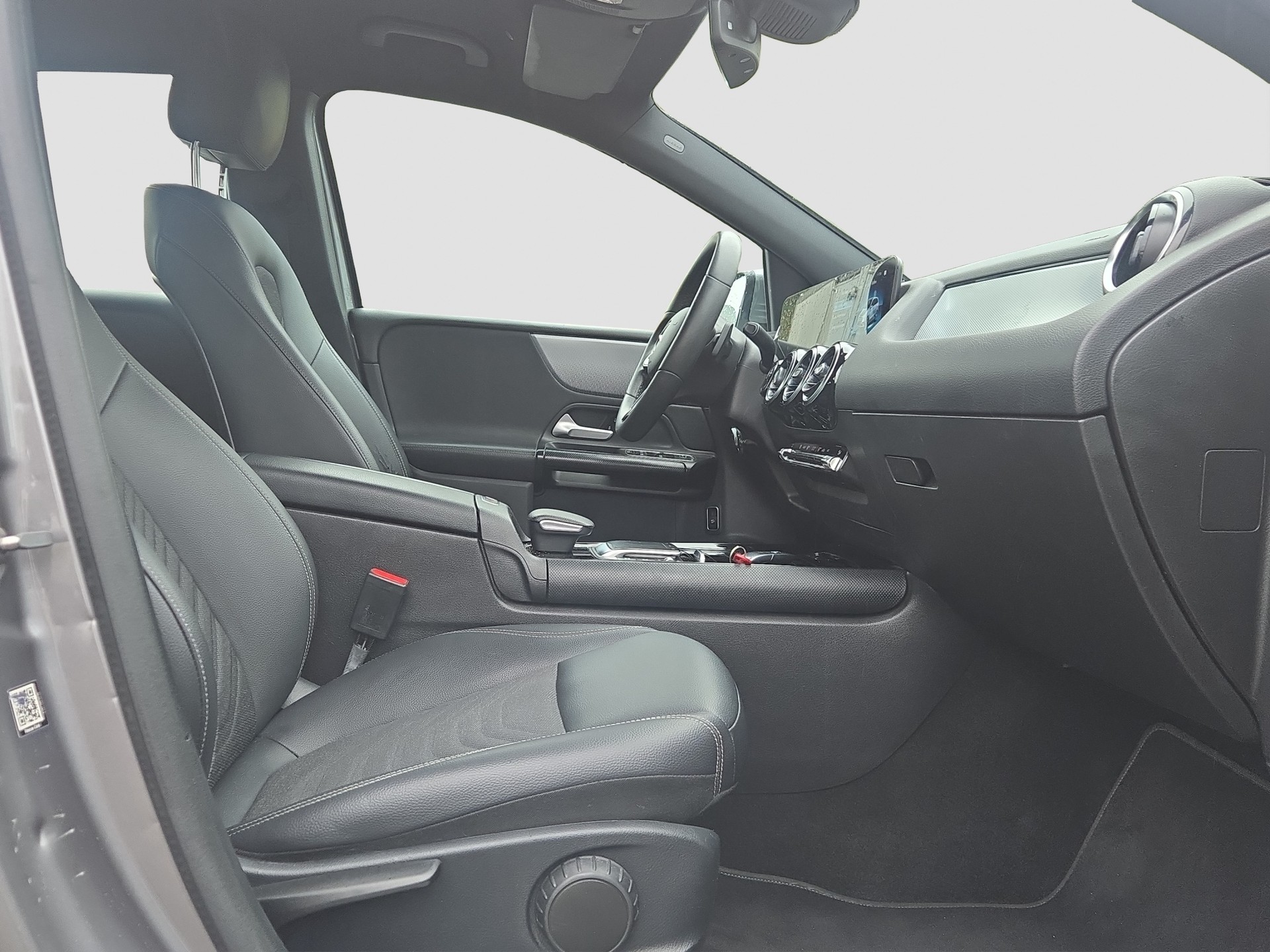 MERCEDES-BENZ B 220 d 4Matic AMG Line 8G-DCT-image-8