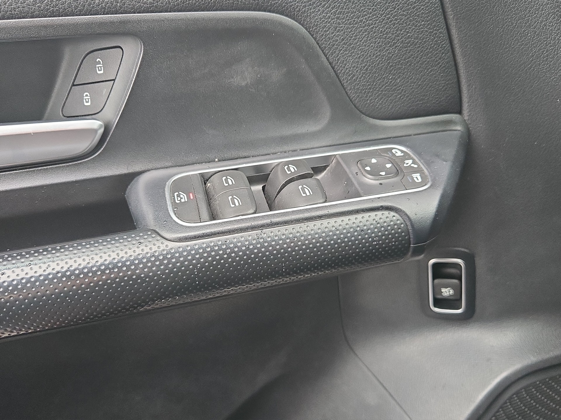 MERCEDES-BENZ B 220 d 4Matic AMG Line 8G-DCT-image-15