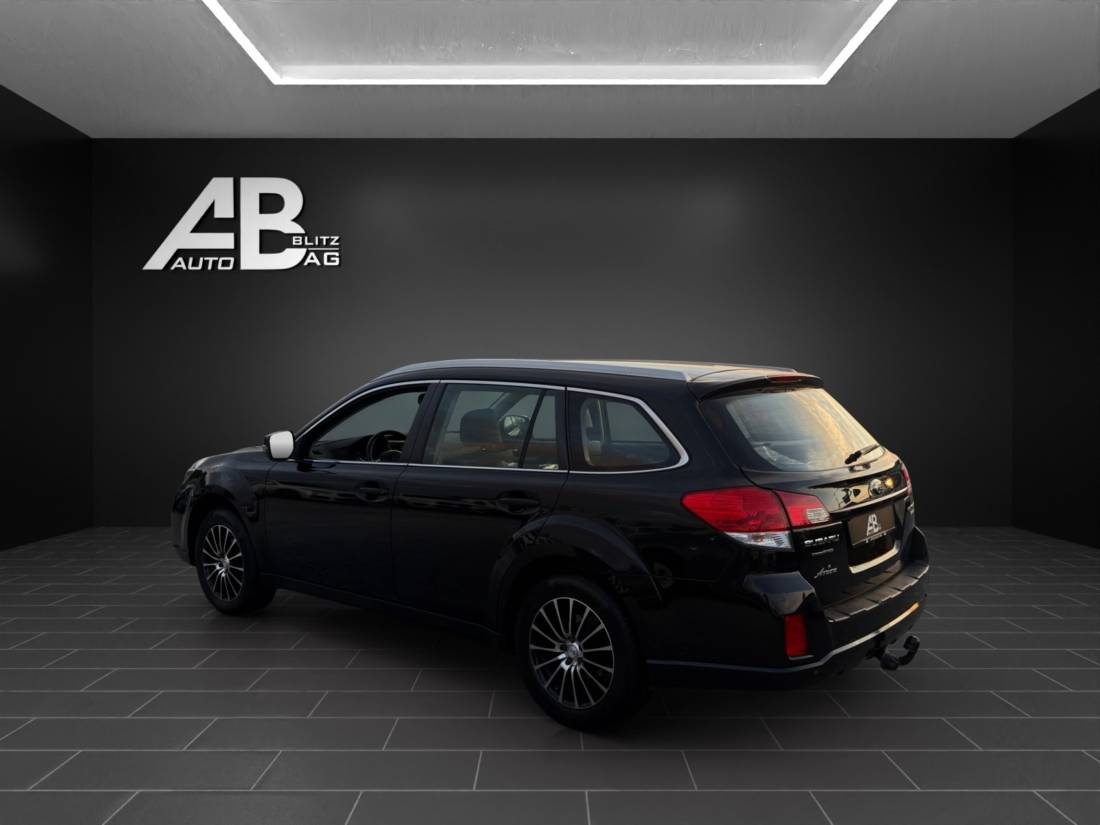 SUBARU Outback 2.5i Swiss Classic AWD Lineartronic-image-2